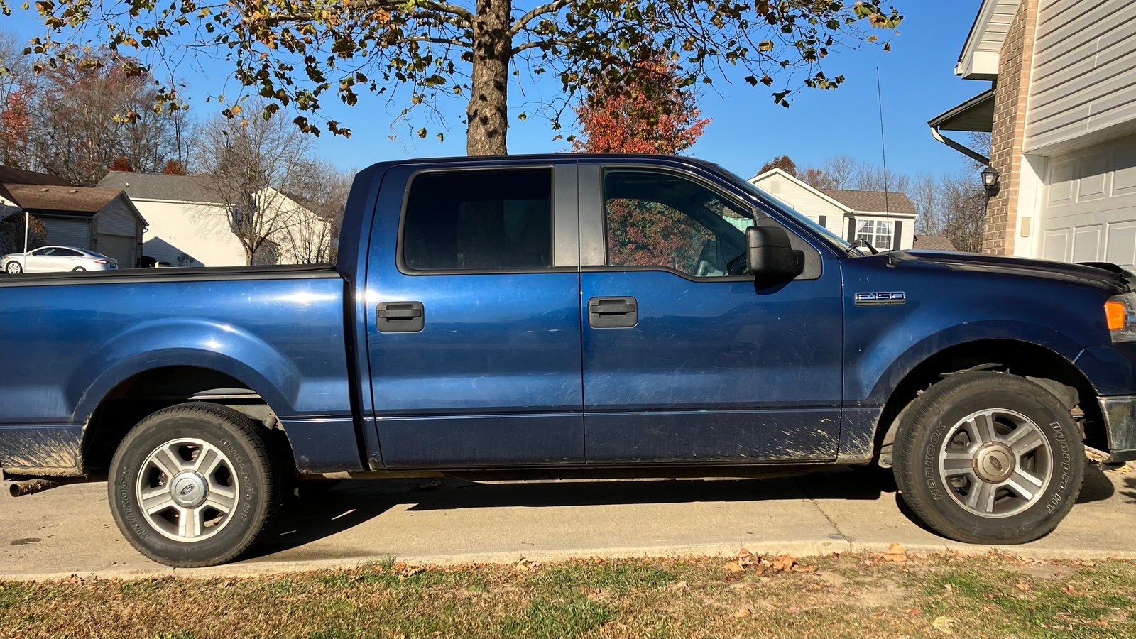 2007 Ford F-150 pickup truck, side view