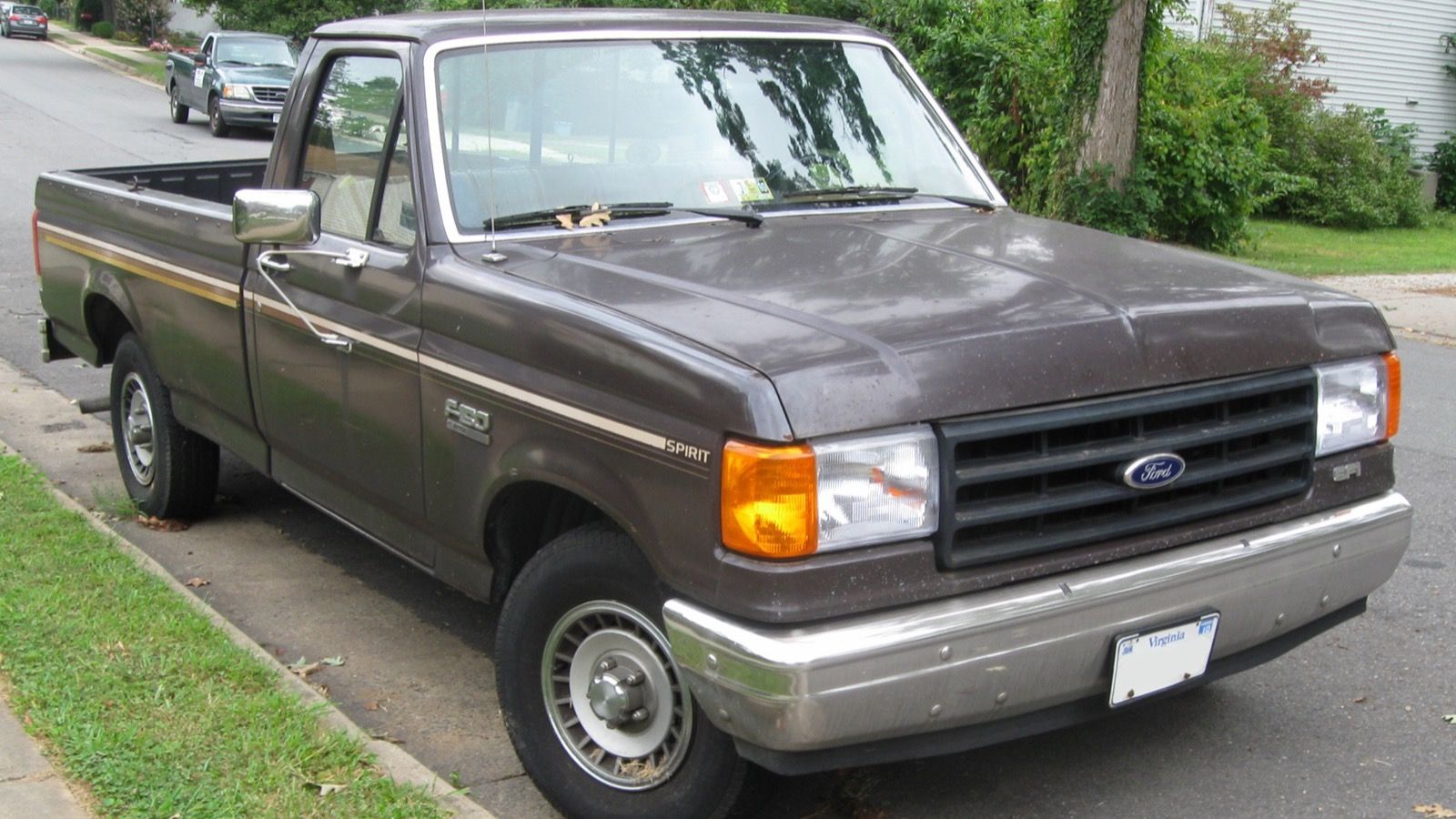 2009 Ford F-150 pickup truck, front three-quarter view