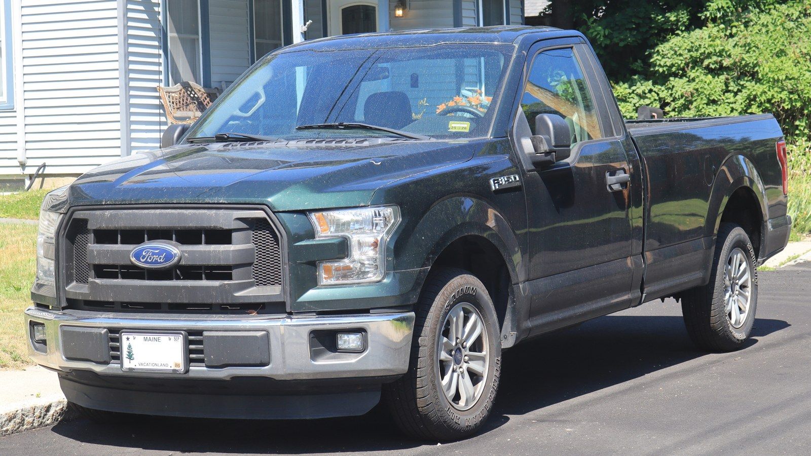 2016 Ford F-150 xl pickup truck, front three-quarter left view