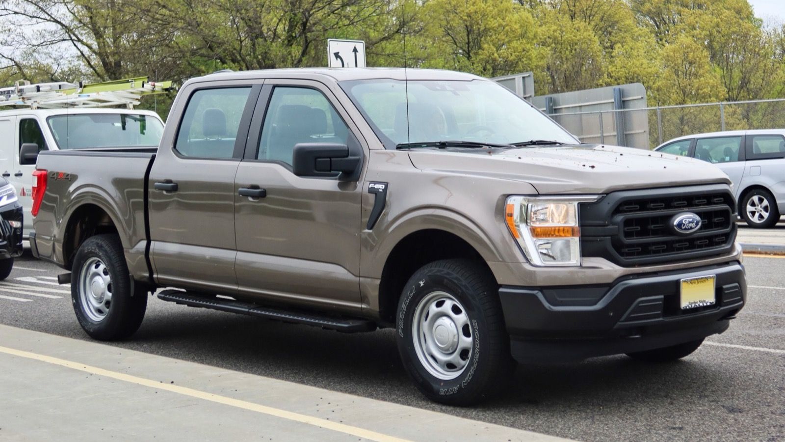 Fourteenth-generation Ford F-150 — 2021 supercrew, front three-quarter view