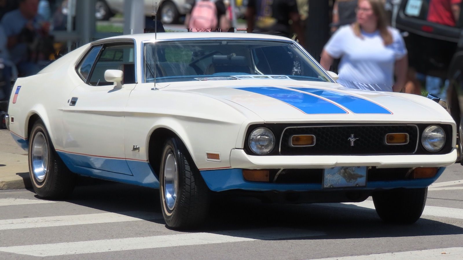 1972 Ford Mustang Sprint SportsRoof — front three-quarter view