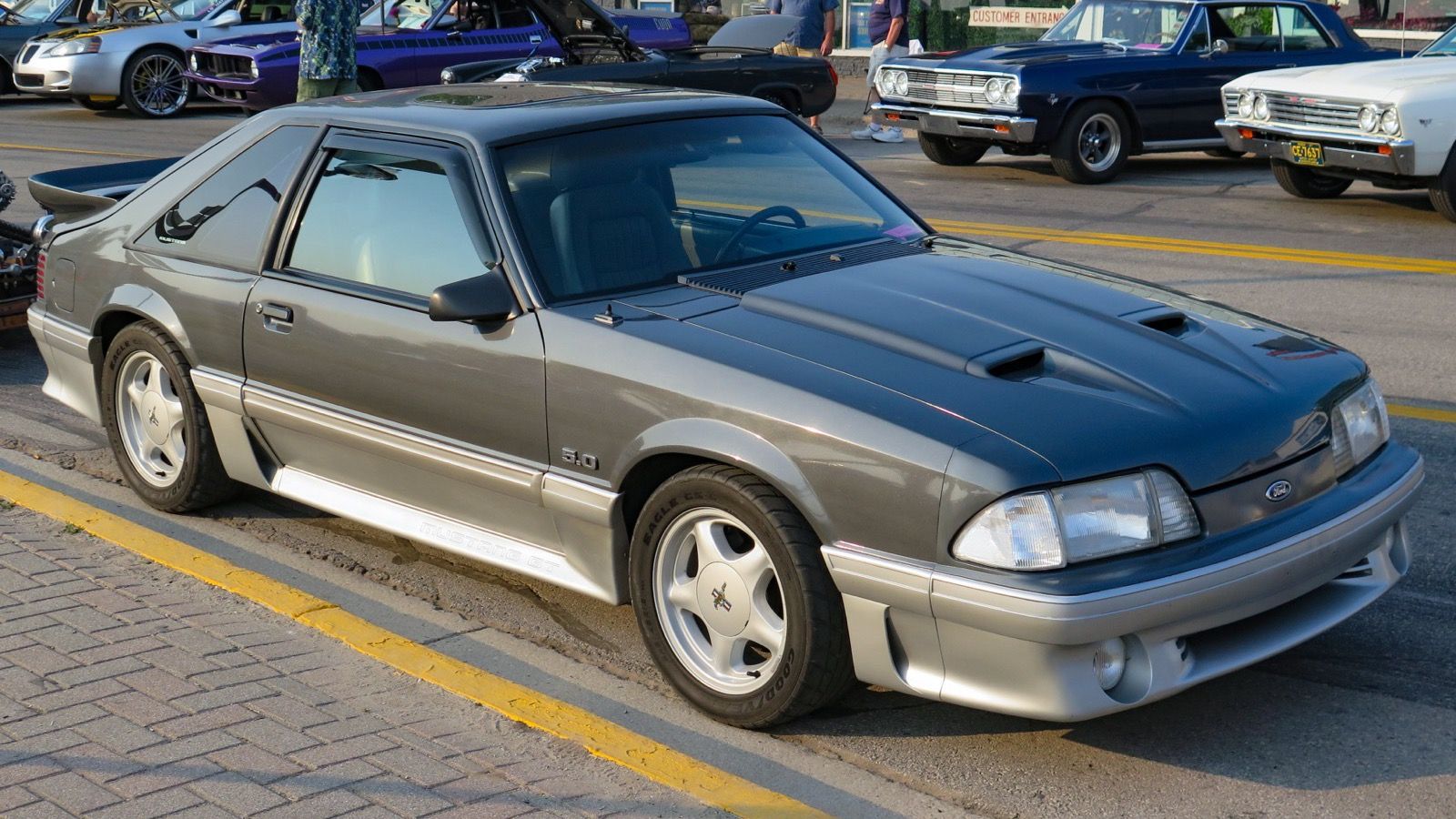 1987 Ford Mustang — exact-model-year Commons photograph