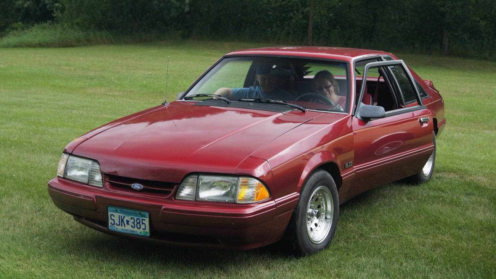 1993 Ford Mustang — exact-model-year Commons photograph