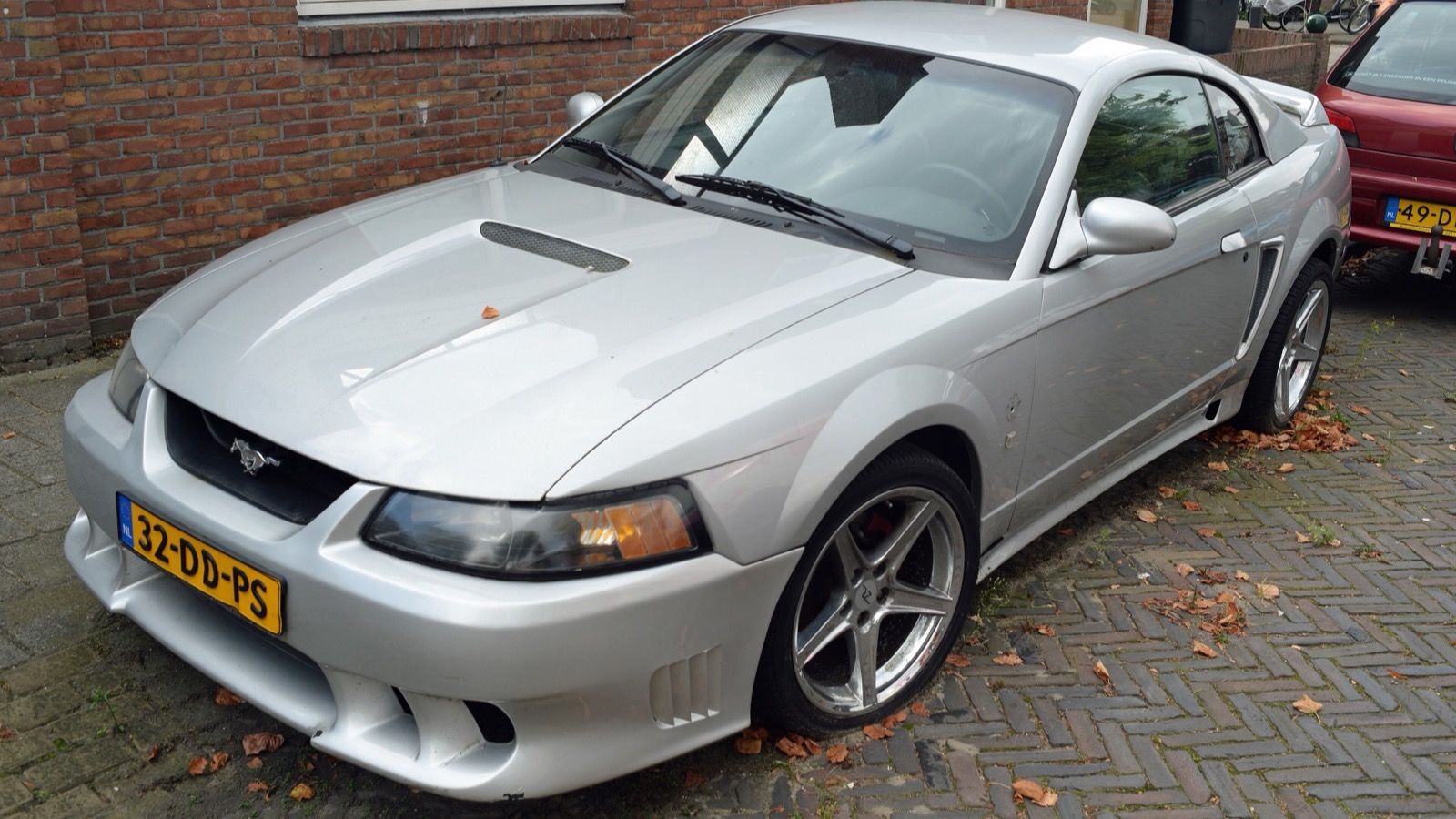 1999 Ford Mustang — exact-model-year Commons photograph