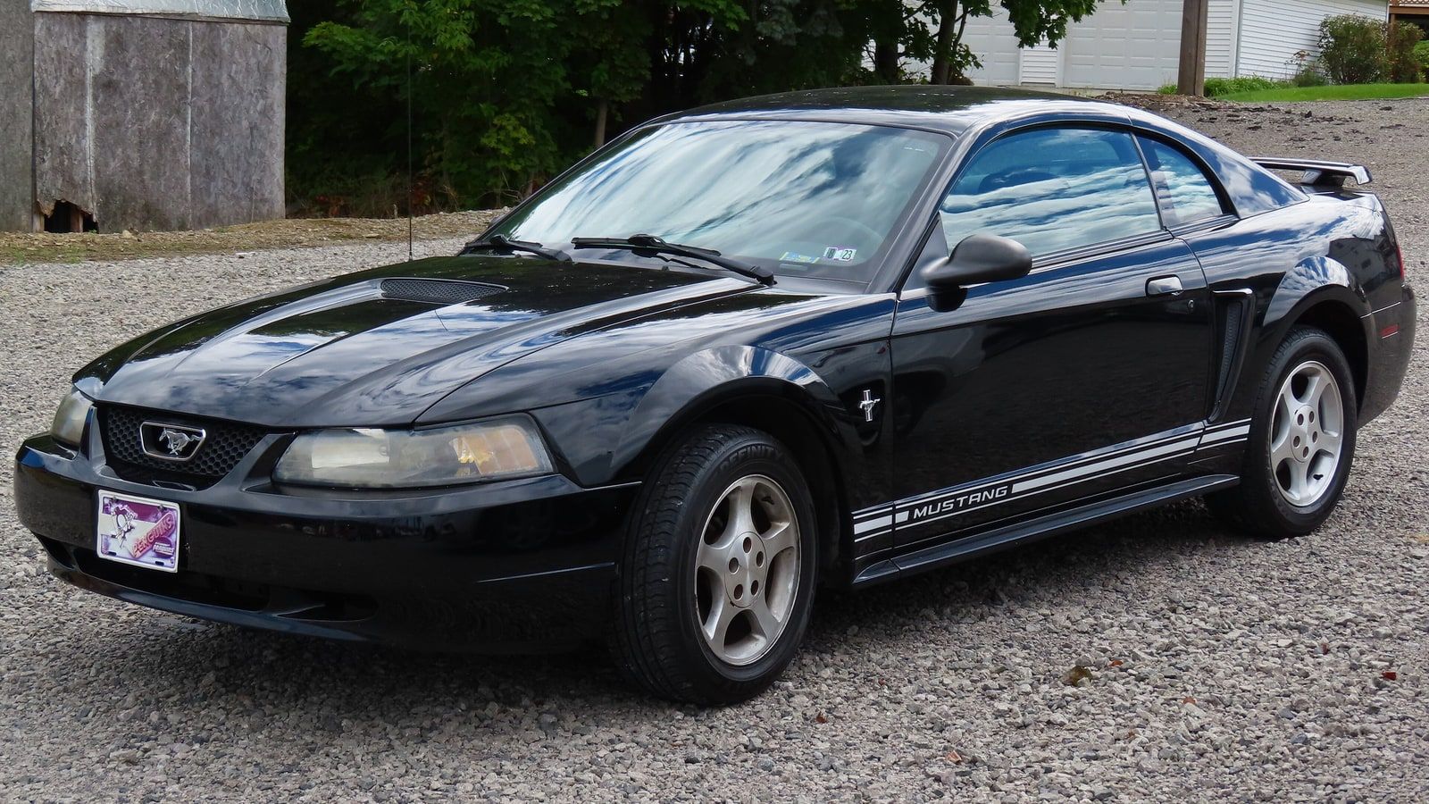 2001 Ford Mustang — exact-model-year Commons photograph