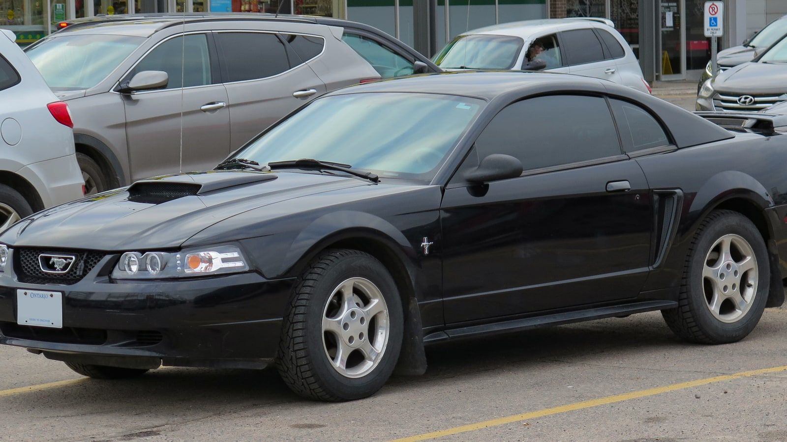 2003 Ford Mustang — exact-model-year Commons photograph