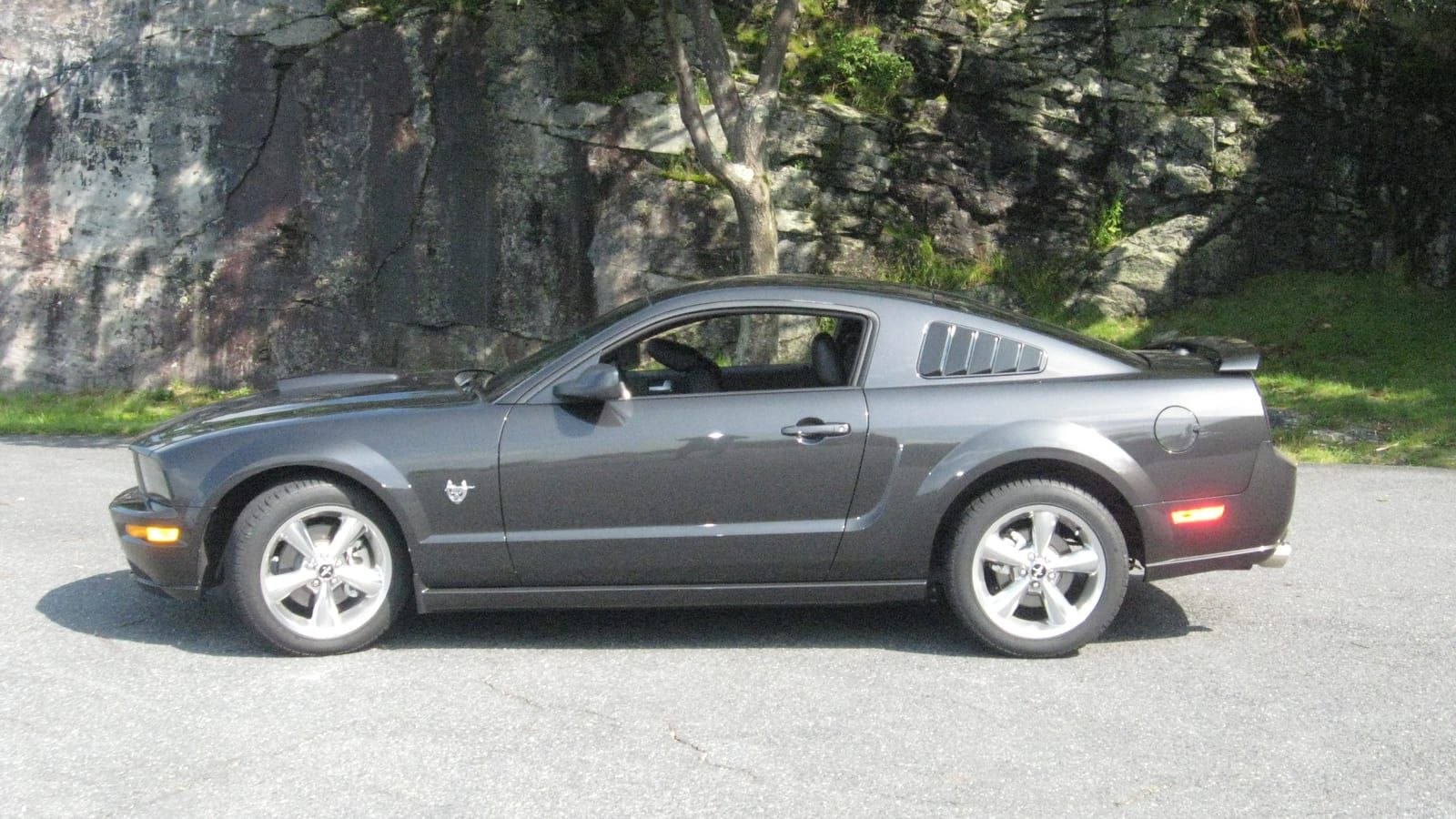 2009 Ford Mustang (S197) — grey GT 45th Anniversary, left side profile
