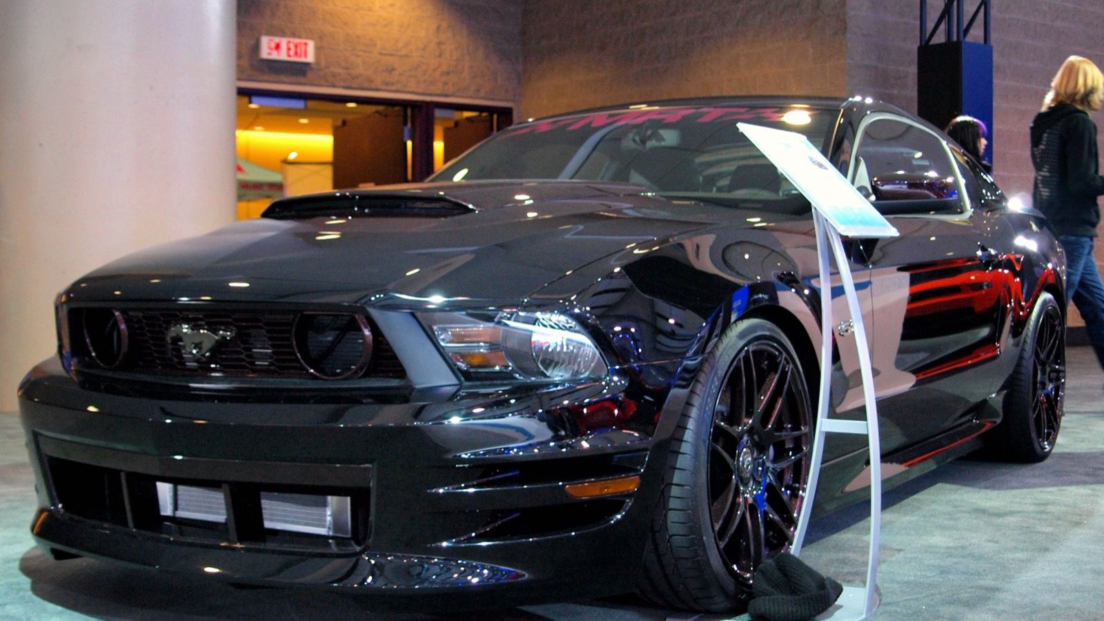 2012 Ford Mustang — exact-model-year Commons photograph