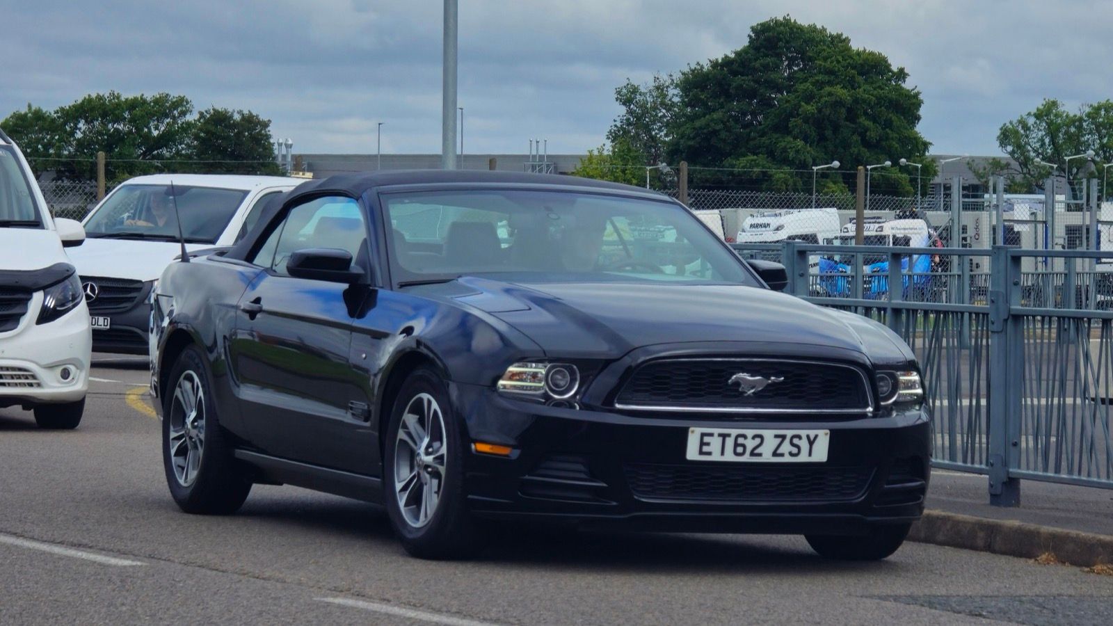 2013 Ford Mustang — exact-model-year Commons photograph