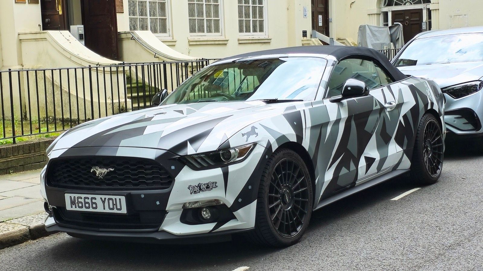 2016 Ford Mustang — exact-model-year Commons photograph