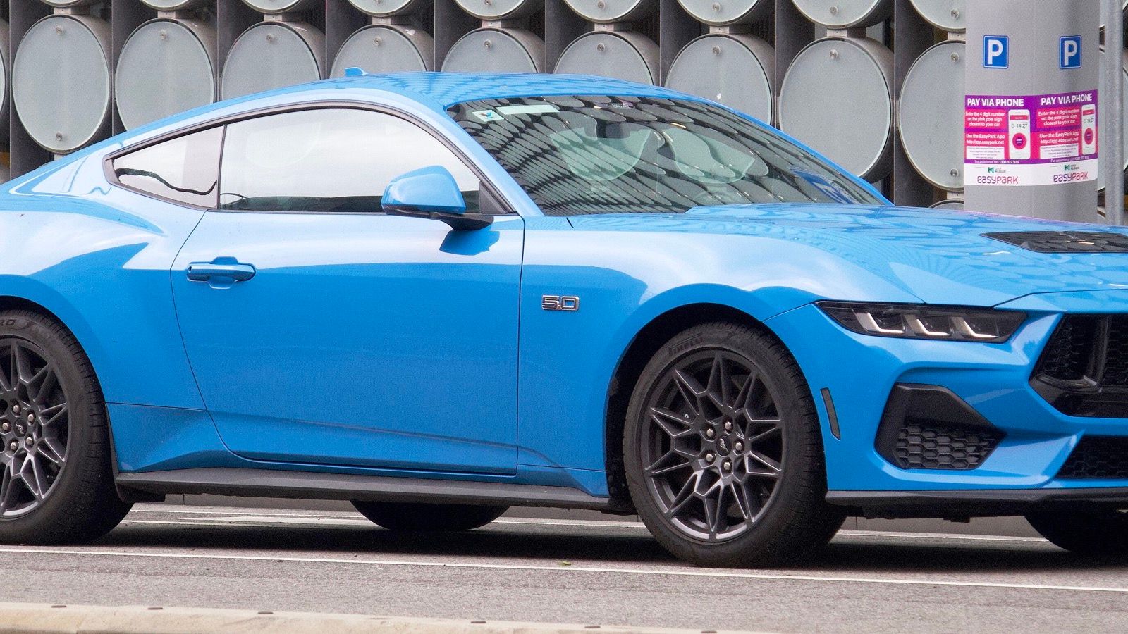 2025 Ford Mustang — exact-model-year Commons photograph