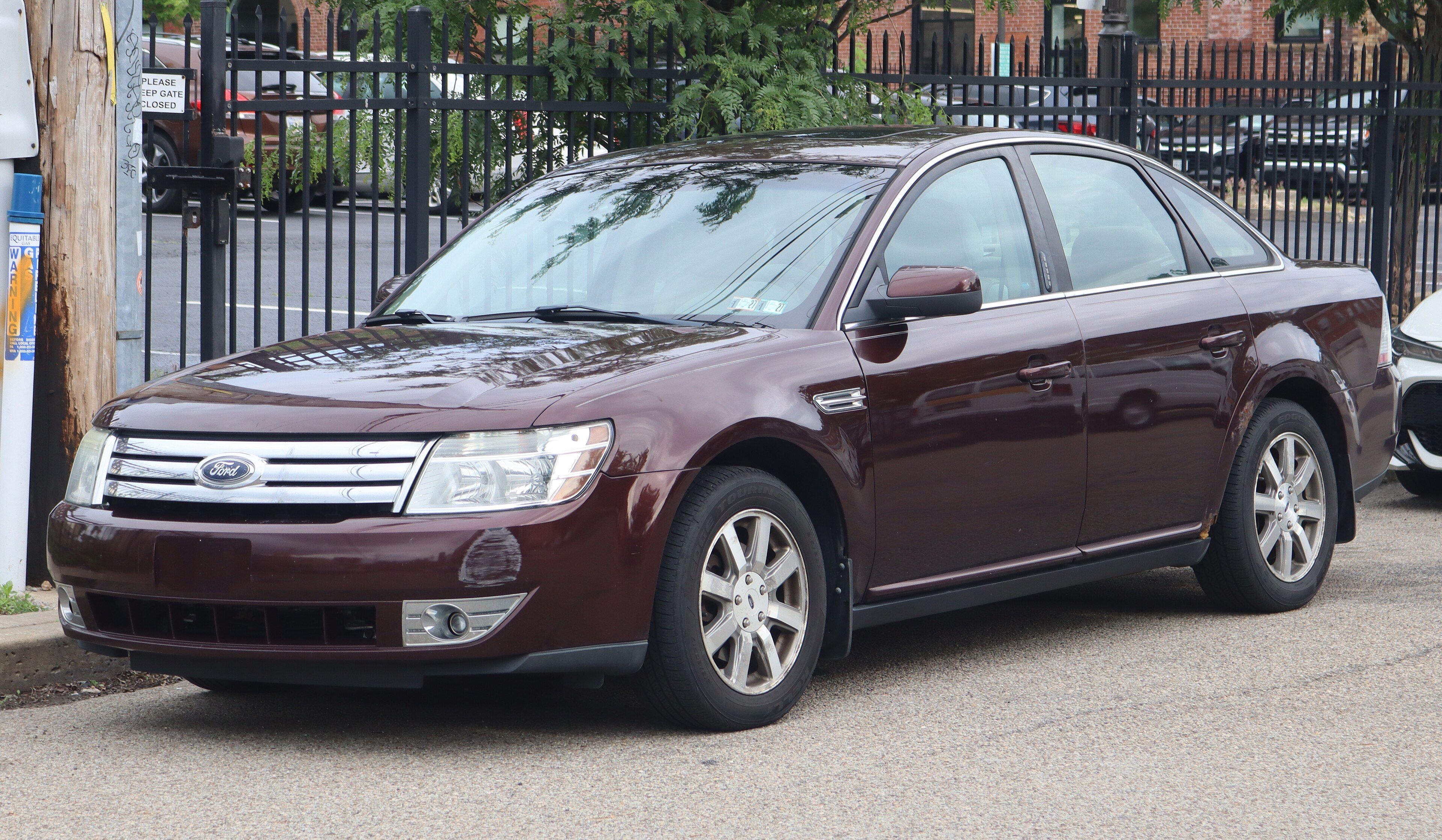 Dark red 2009 Ford Taurus SEL full-size sedan, front three-quarter view