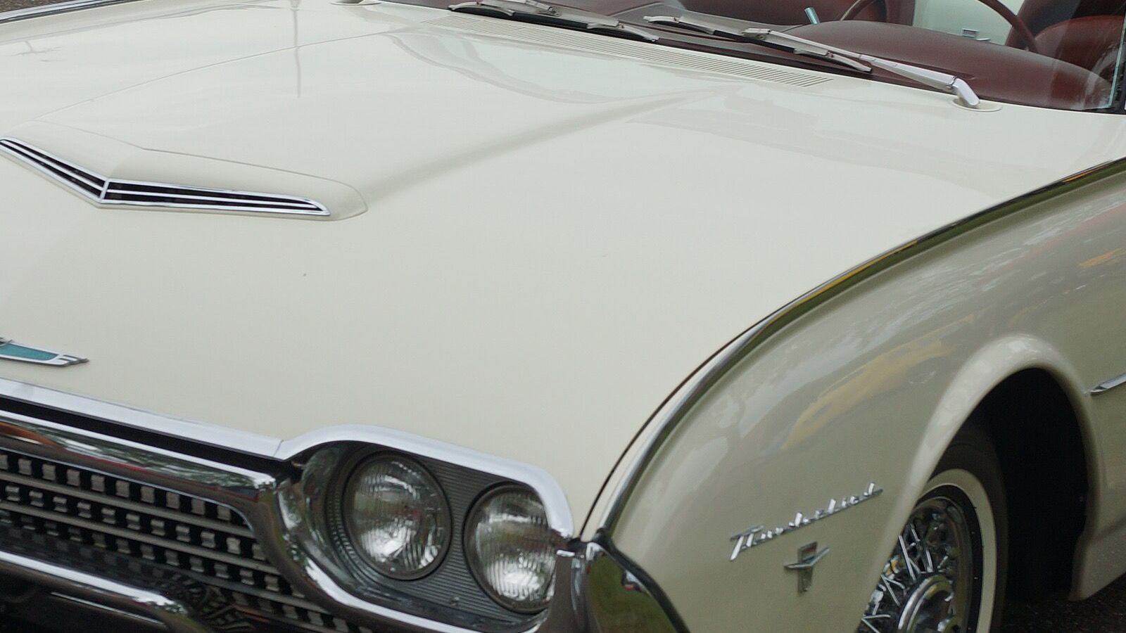 Ford Thunderbird third-generation 'Bullet Bird' — representative 1962 hardtop coupe, front three-quarter view