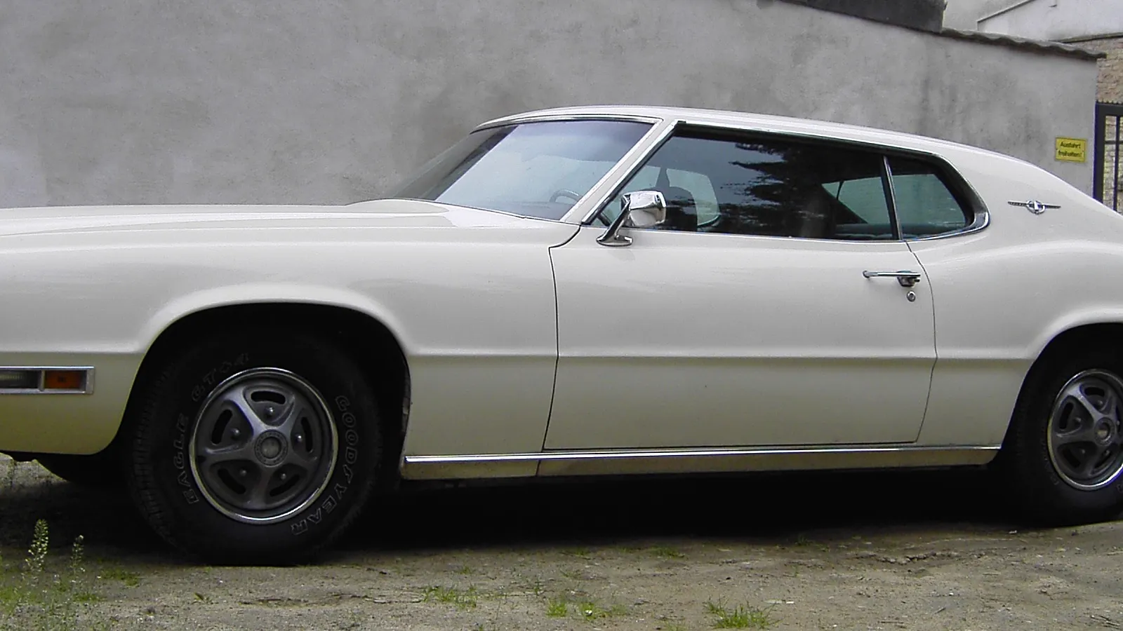 1970 Ford Thunderbird coupe, front three-quarter view