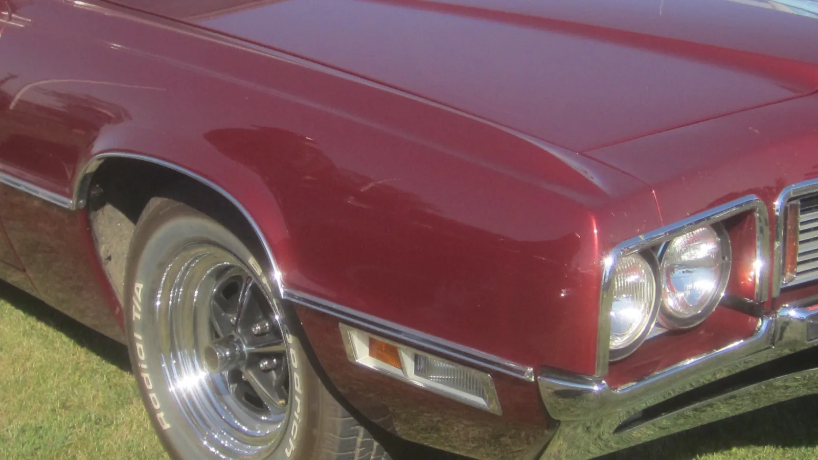 1971 Ford Thunderbird coupe, front three-quarter view
