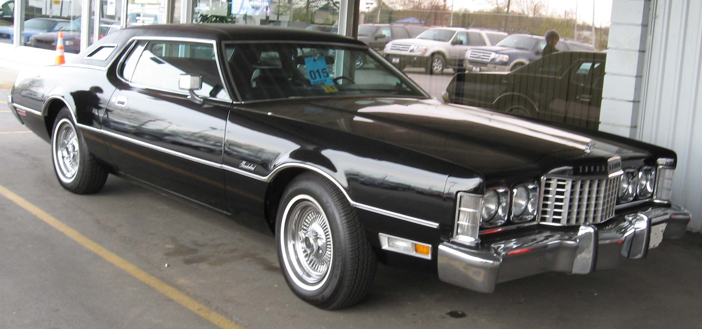 1972–1976 Ford Thunderbird coupe, side view
