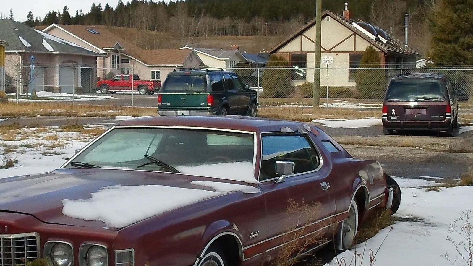 1975 Ford Thunderbird coupe, front three-quarter view