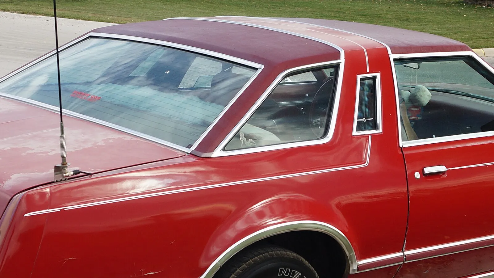 1979 Ford Thunderbird coupe, front three-quarter view