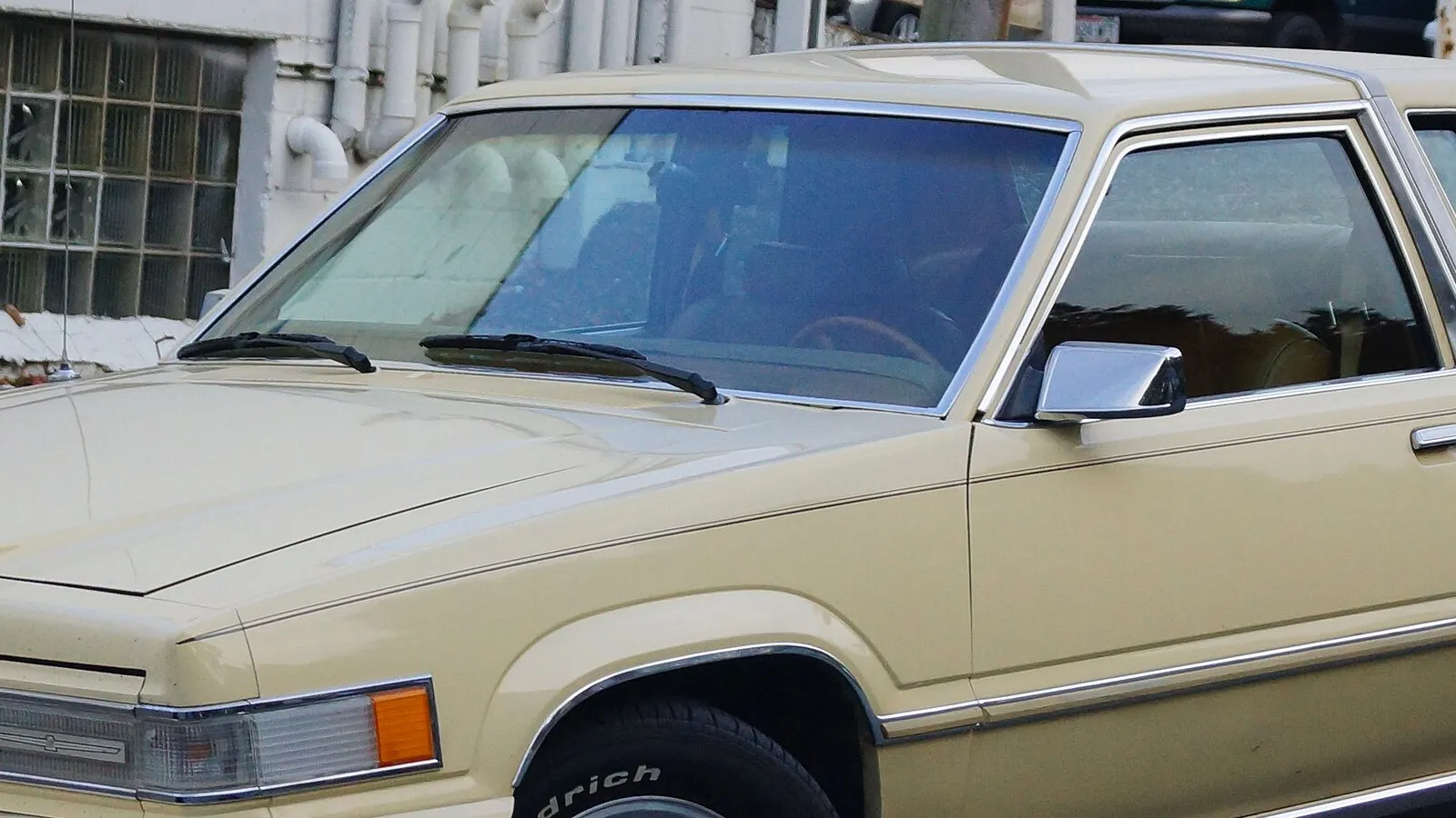 1980 Ford Thunderbird coupe, front three-quarter view