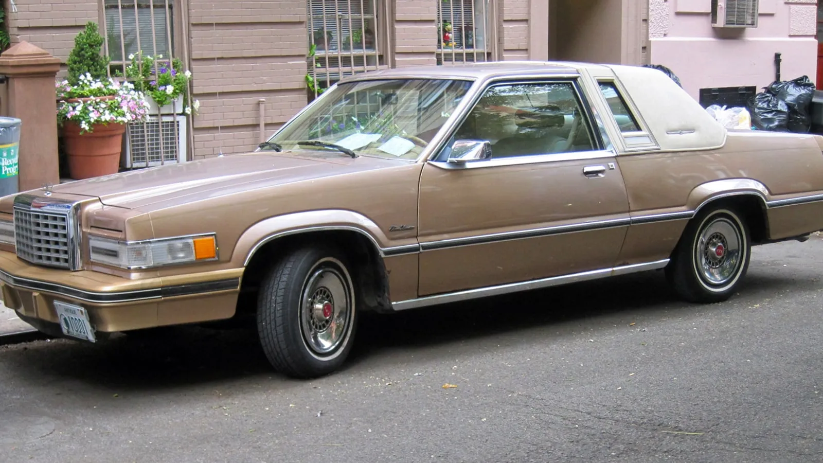 1982 Ford Thunderbird Town Landau, front three-quarter view