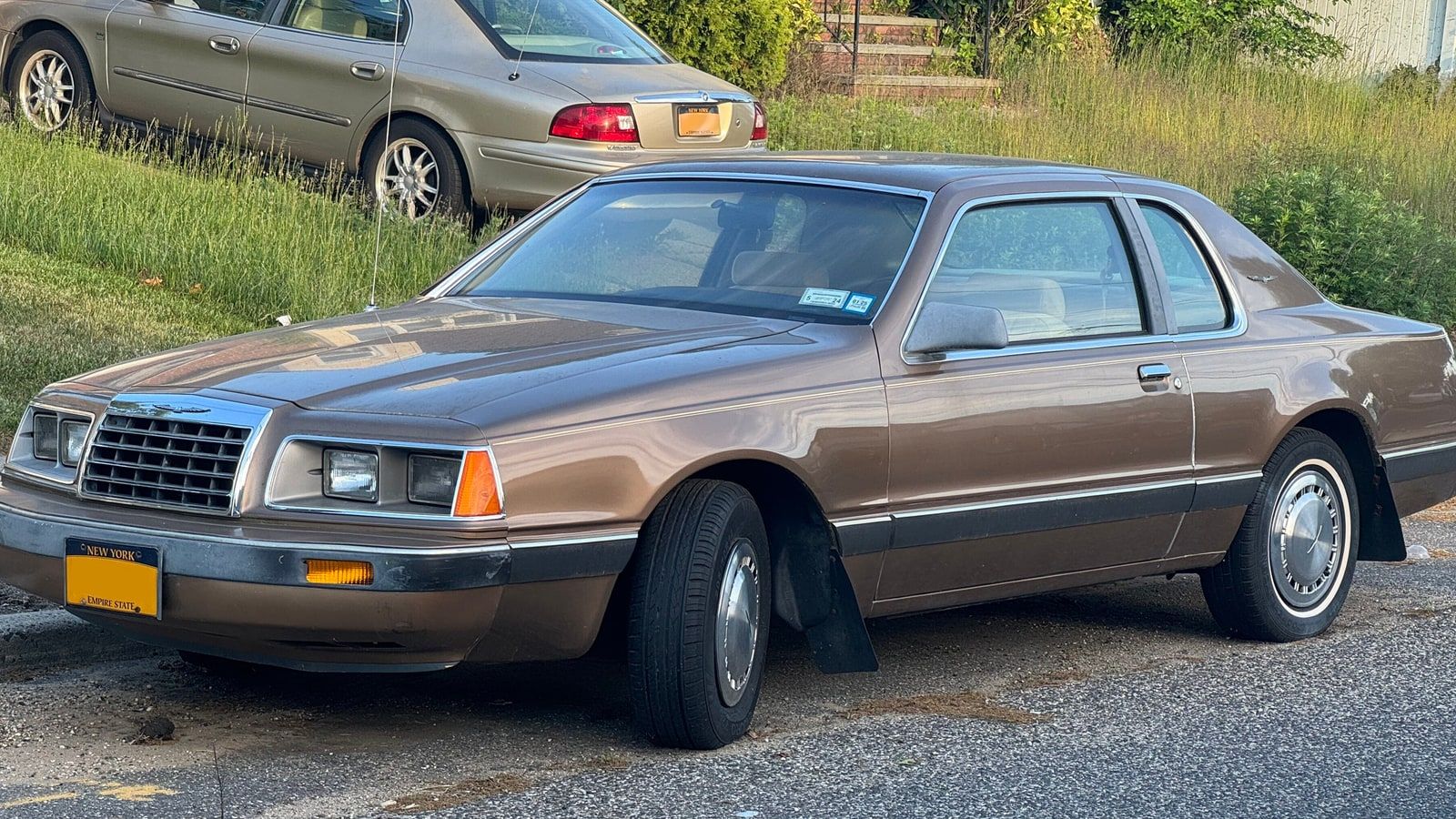 1985 Ford Thunderbird — exterior view