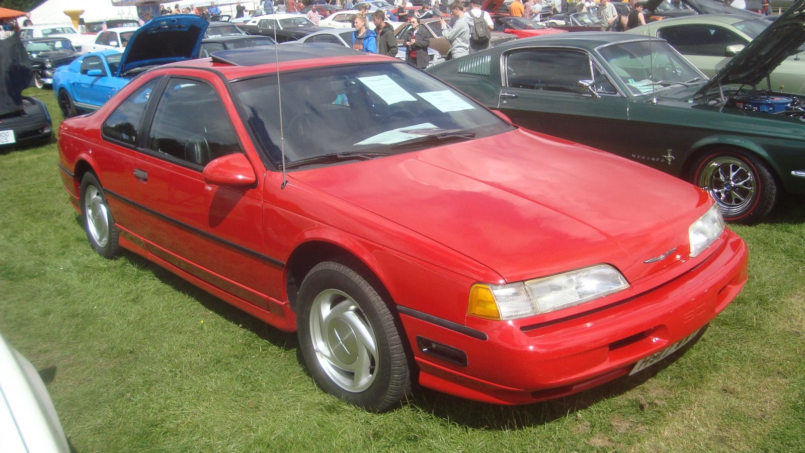 1991 Ford Thunderbird Super Coupe 3.8 V6 — front three-quarter view