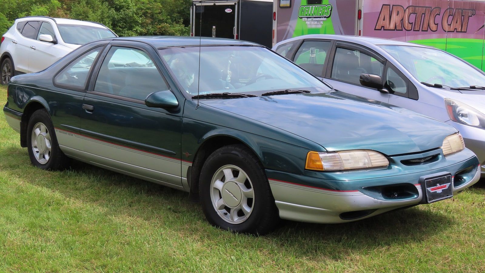 1995 Ford Thunderbird — exterior view