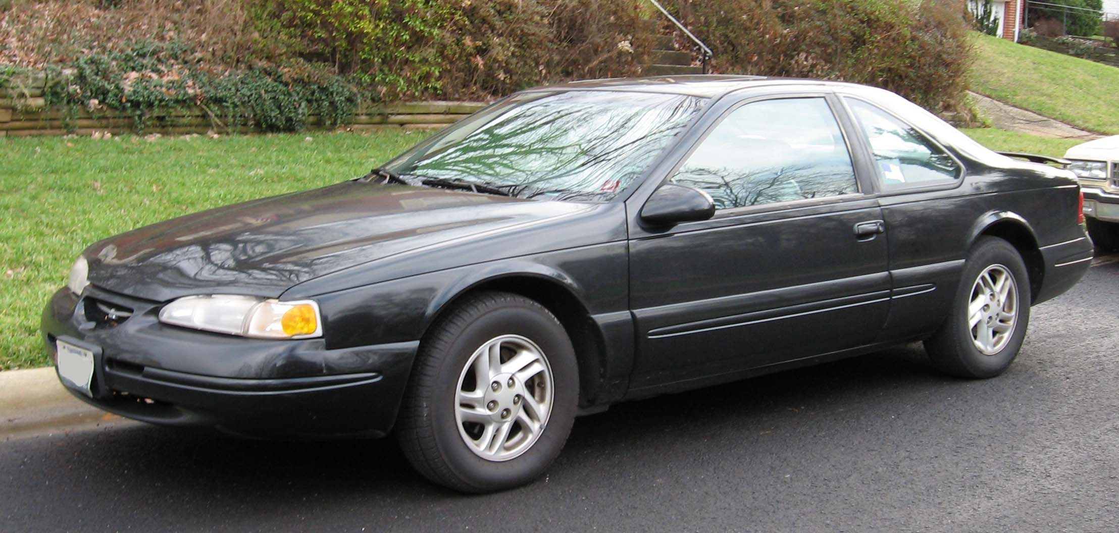 1996–1997 Ford Thunderbird coupe, front three-quarter view