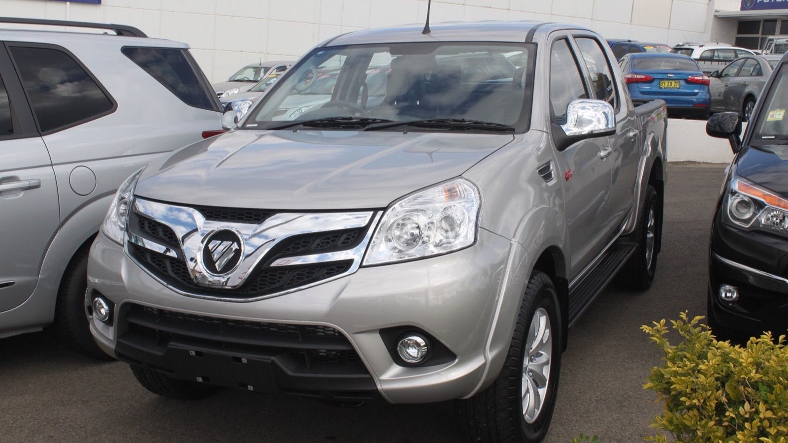 Silver 2015 Foton Tunland P201 4x4 double-cab pickup at a dealership, front three-quarter view