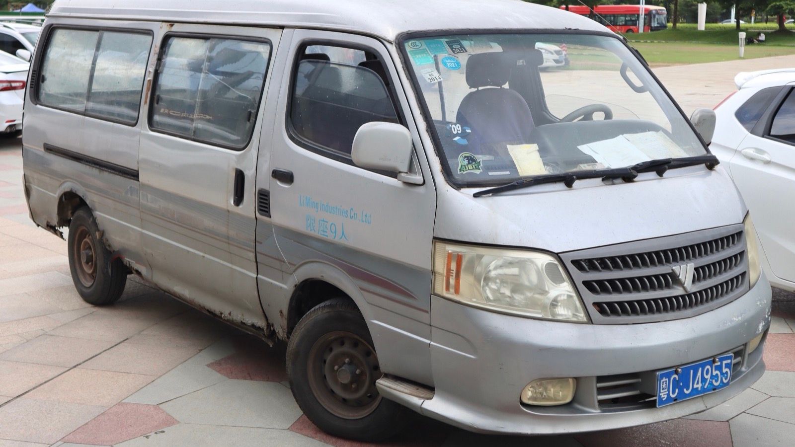 Silver 2010 Foton View Kuaiyun nine-seat van, front three-quarter view