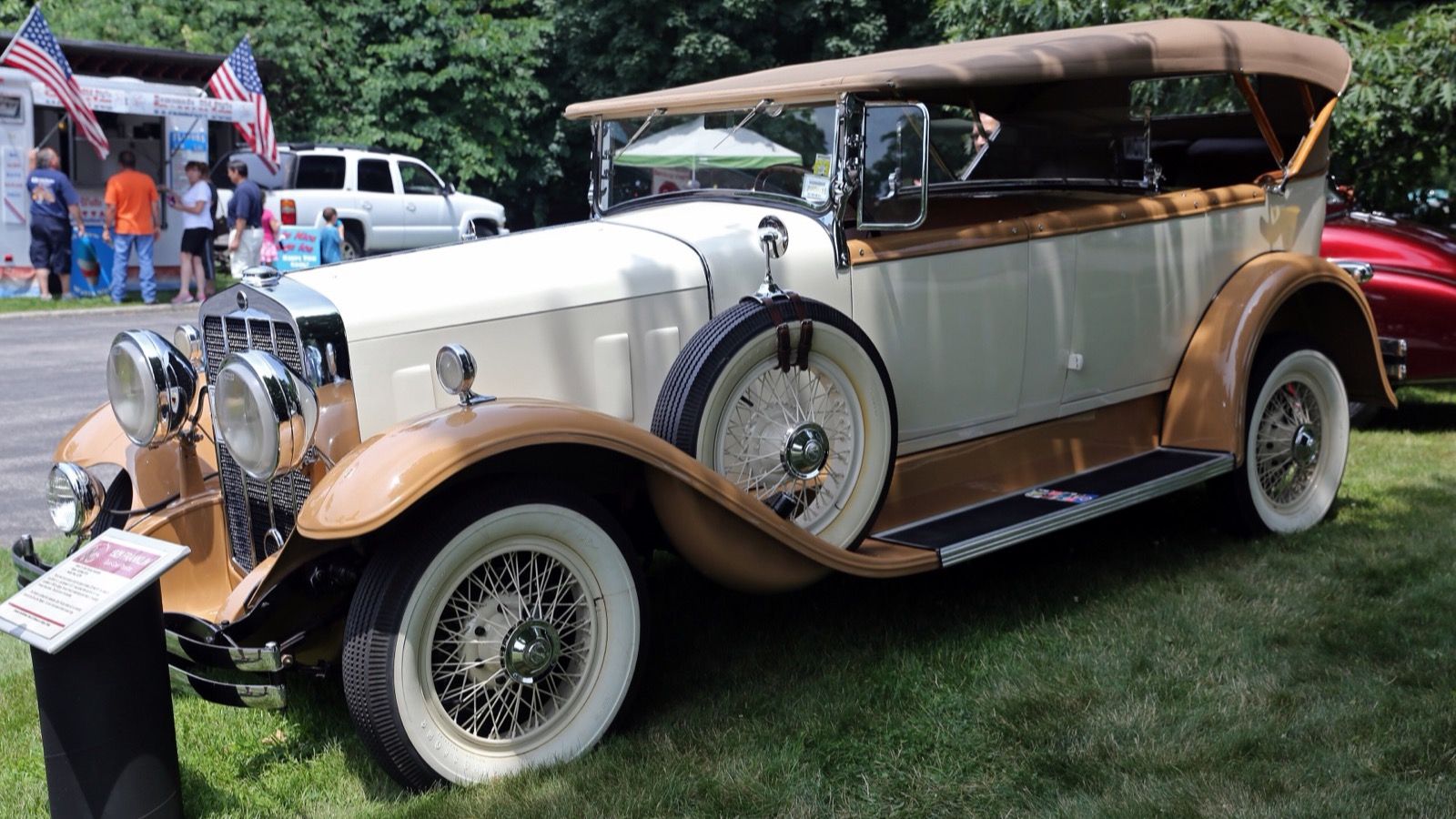 Cream and tan 1929 Franklin Model 137 five-passenger dual-cowl sport touring, front three-quarter view