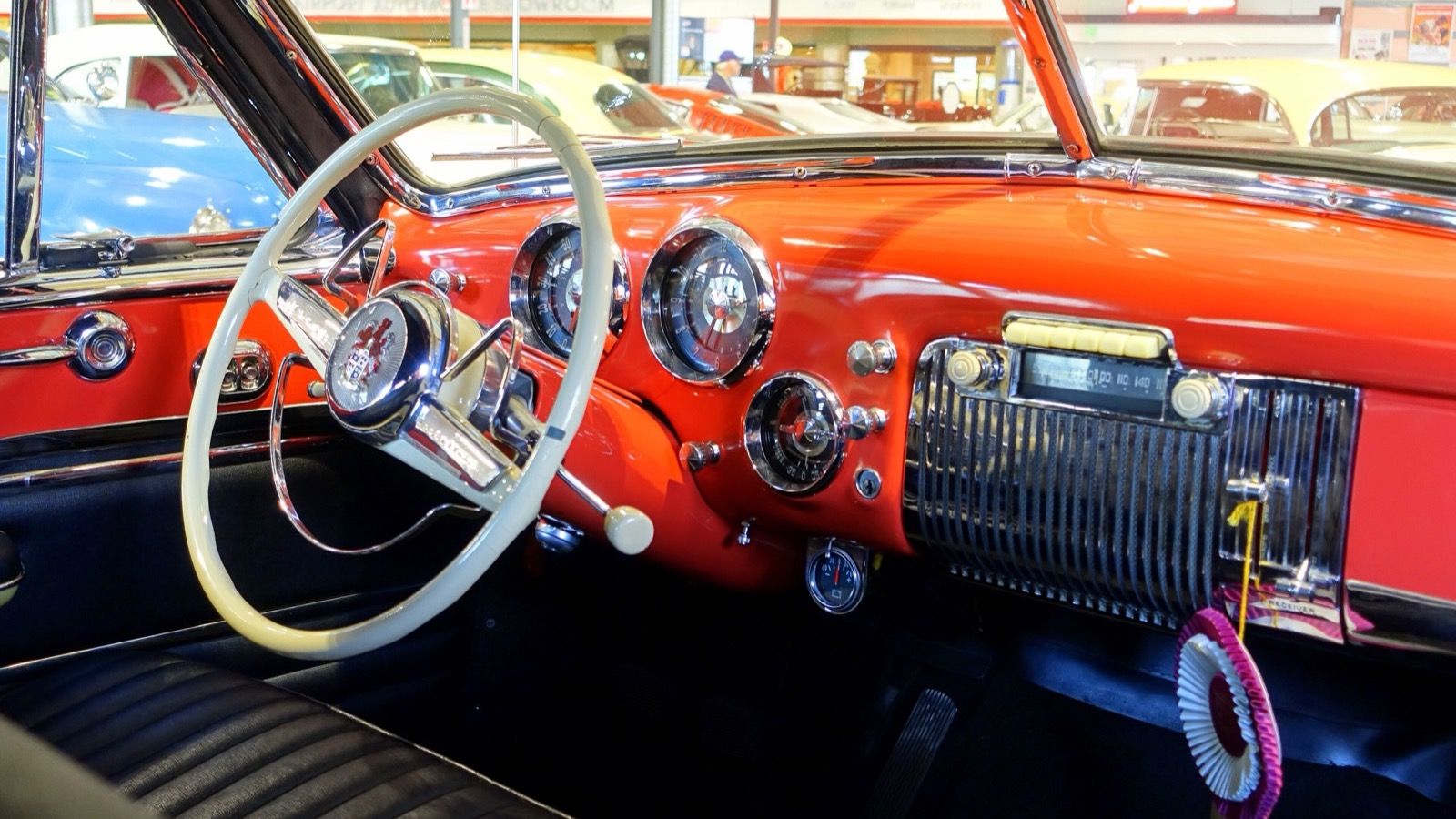 Dashboard and instrument panel of a 1949 Frazer Manhattan