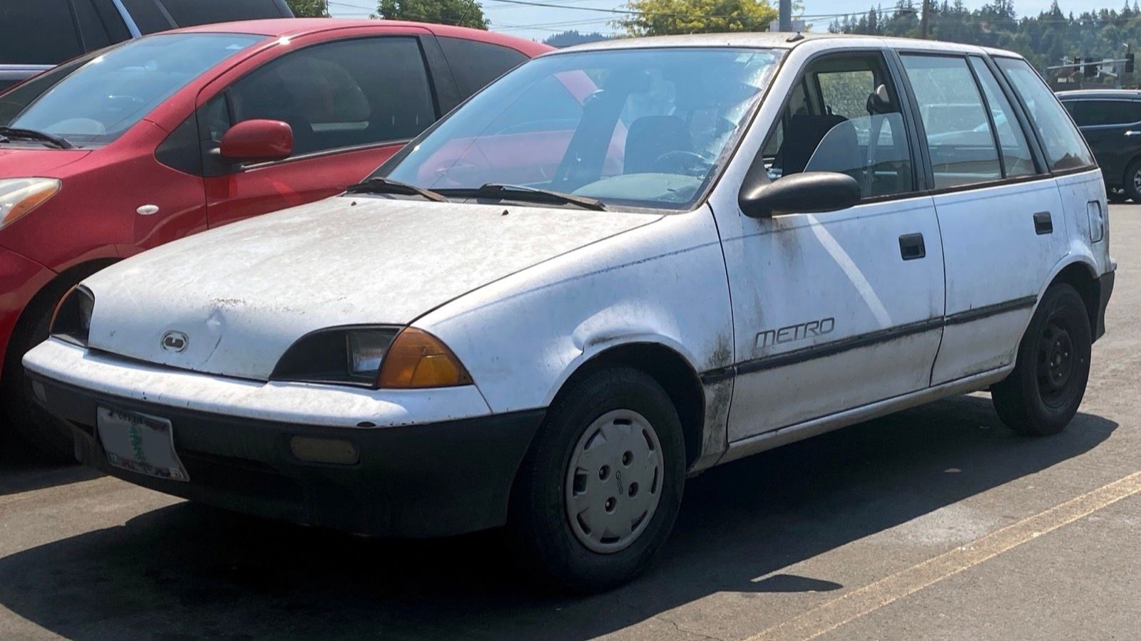 White 1991 Geo Metro LSi five-door hatchback, front three-quarter view