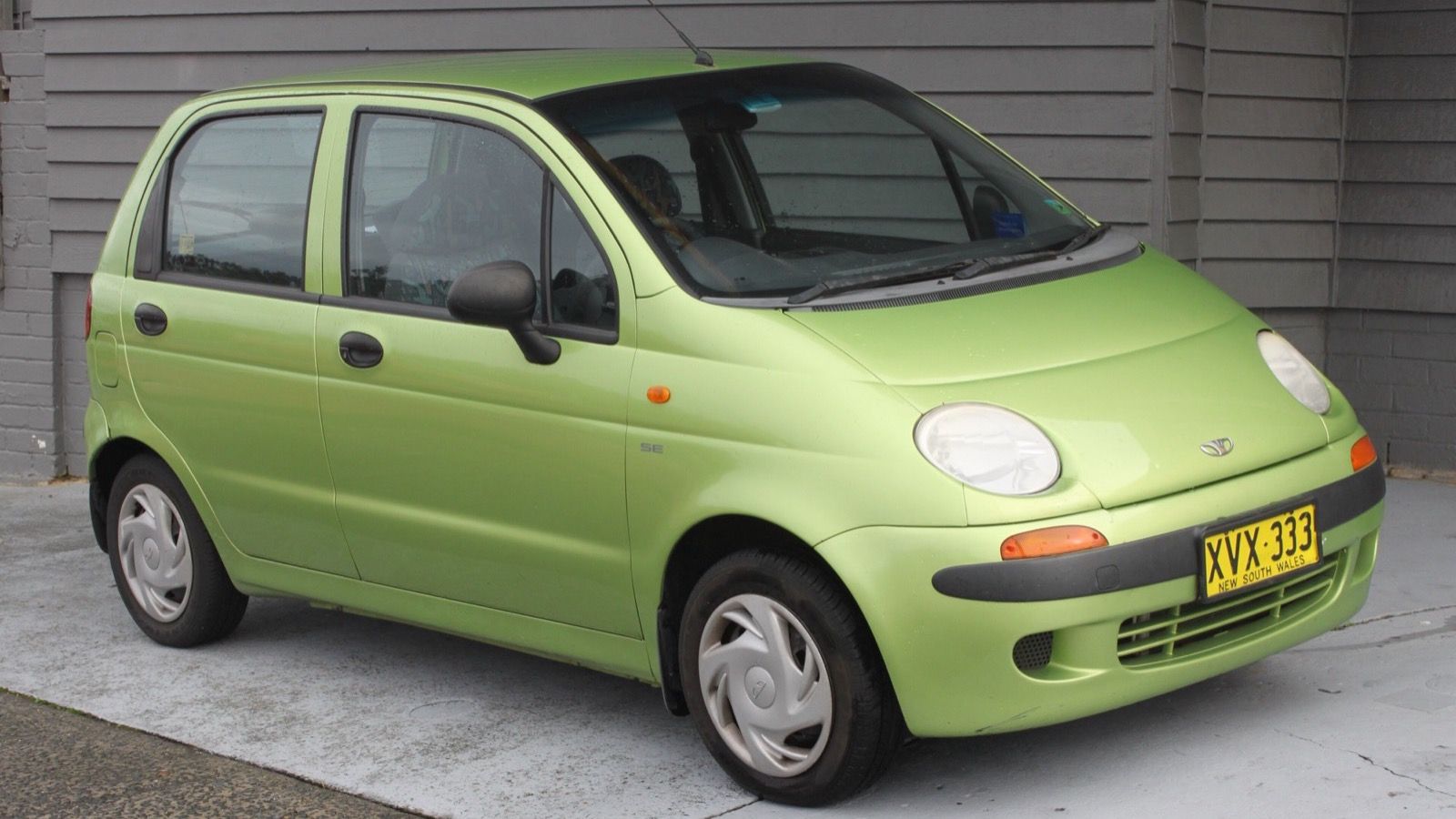 Green 2002 Daewoo Matiz (M100) SE hatchback, front three-quarter view