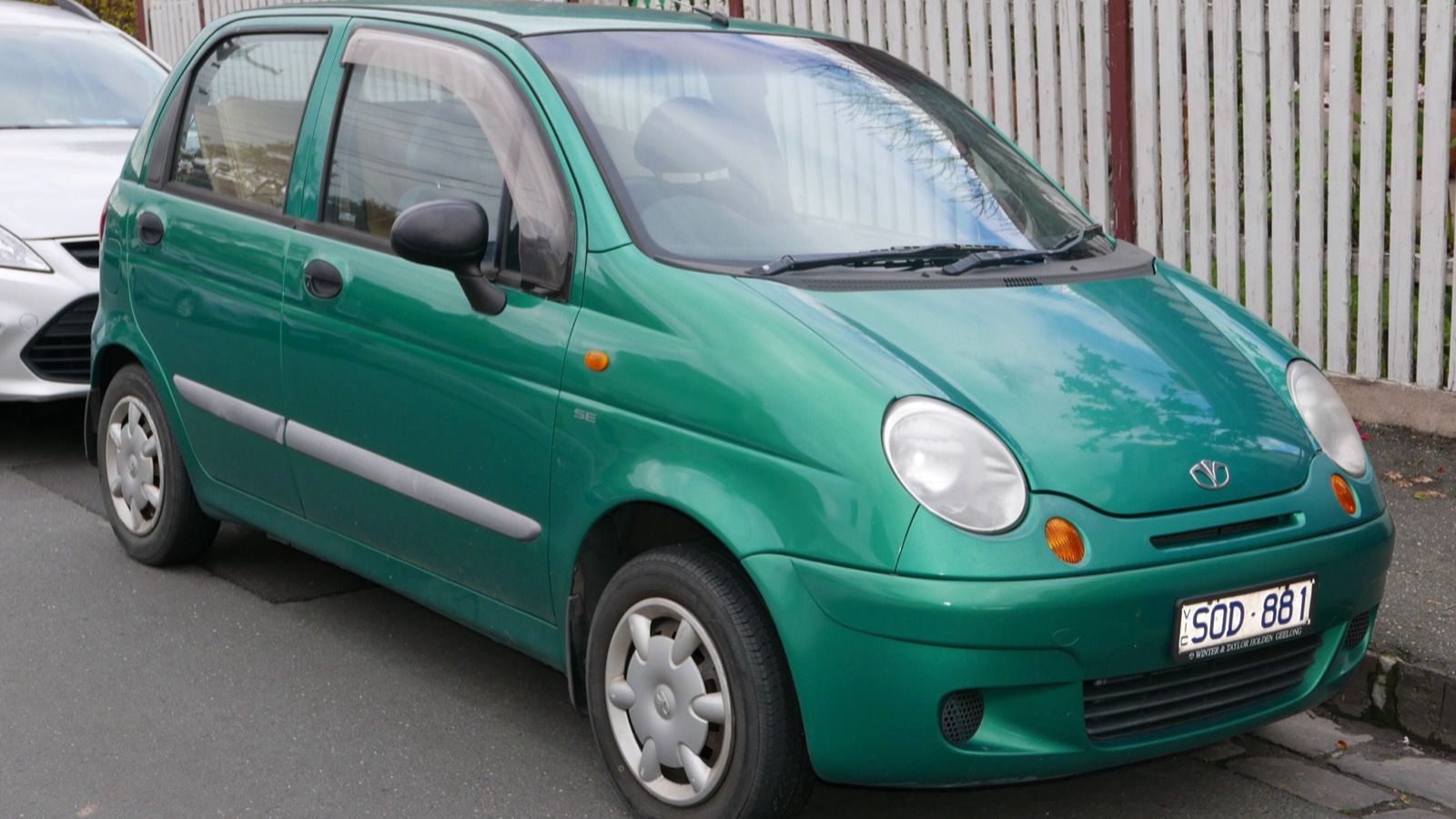 Green 2003 Daewoo Matiz (M150) SE hatchback, front three-quarter view