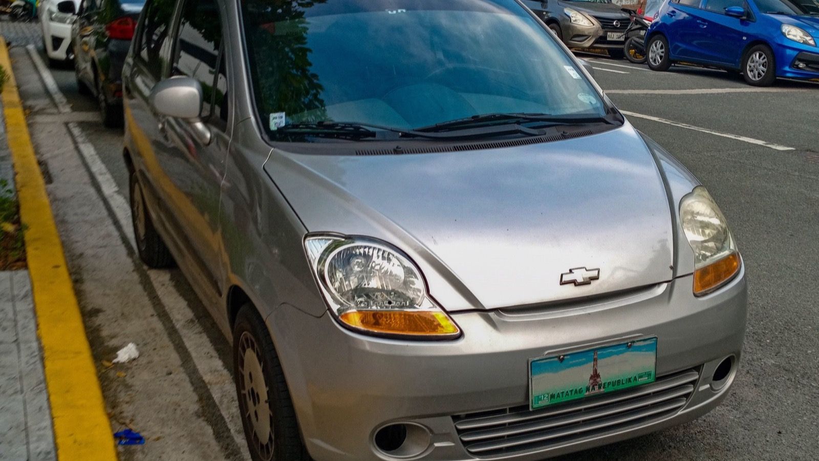 2009 Chevrolet Spark 1.0 LS hatchback, front three-quarter view from the right