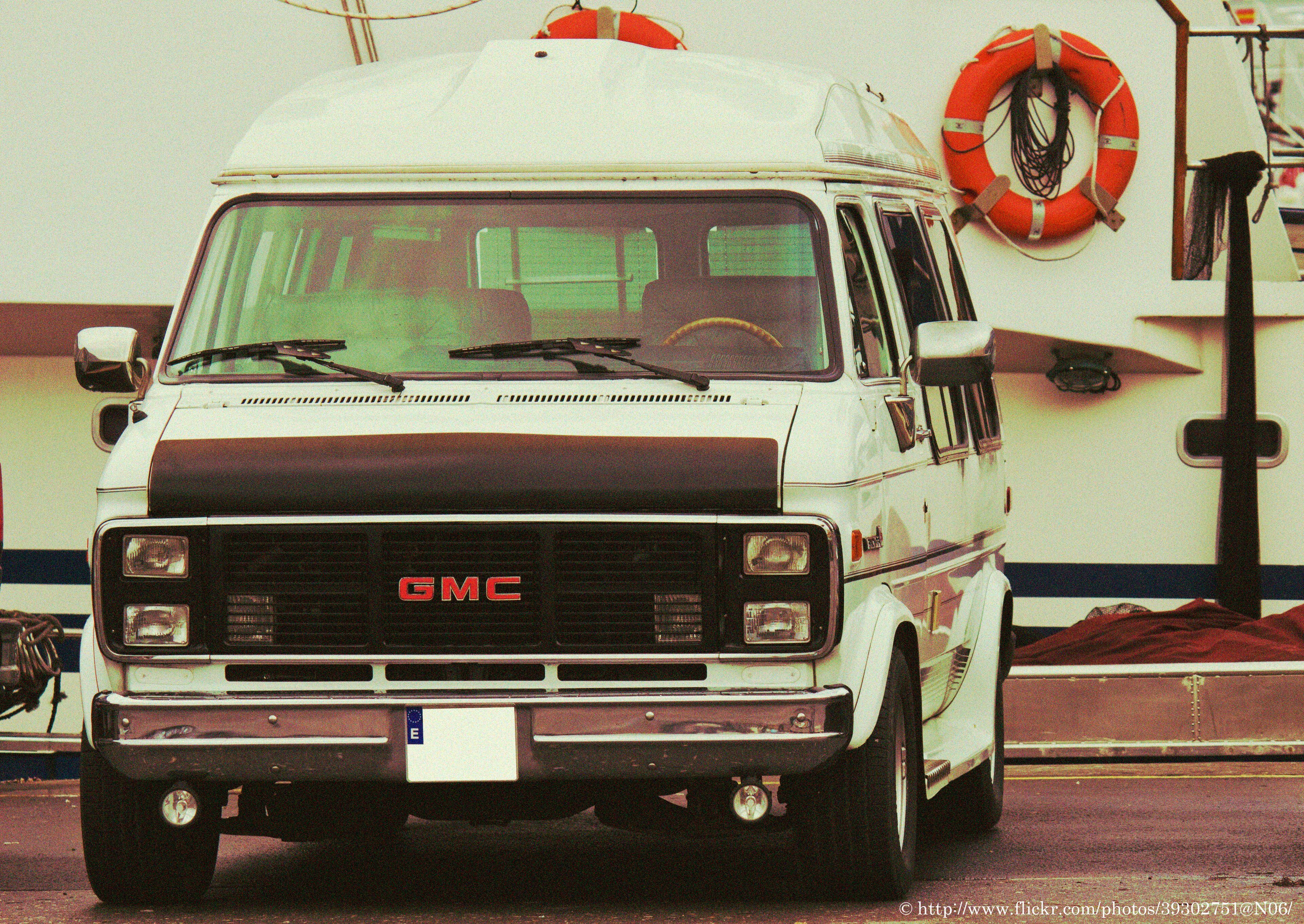 1985 GMC Vandura 2500 Amcraft conversion van, side view