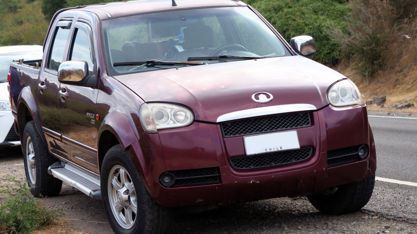 Dark red 2011 Great Wall Wingle CRDi double-cab pickup, front three-quarter view