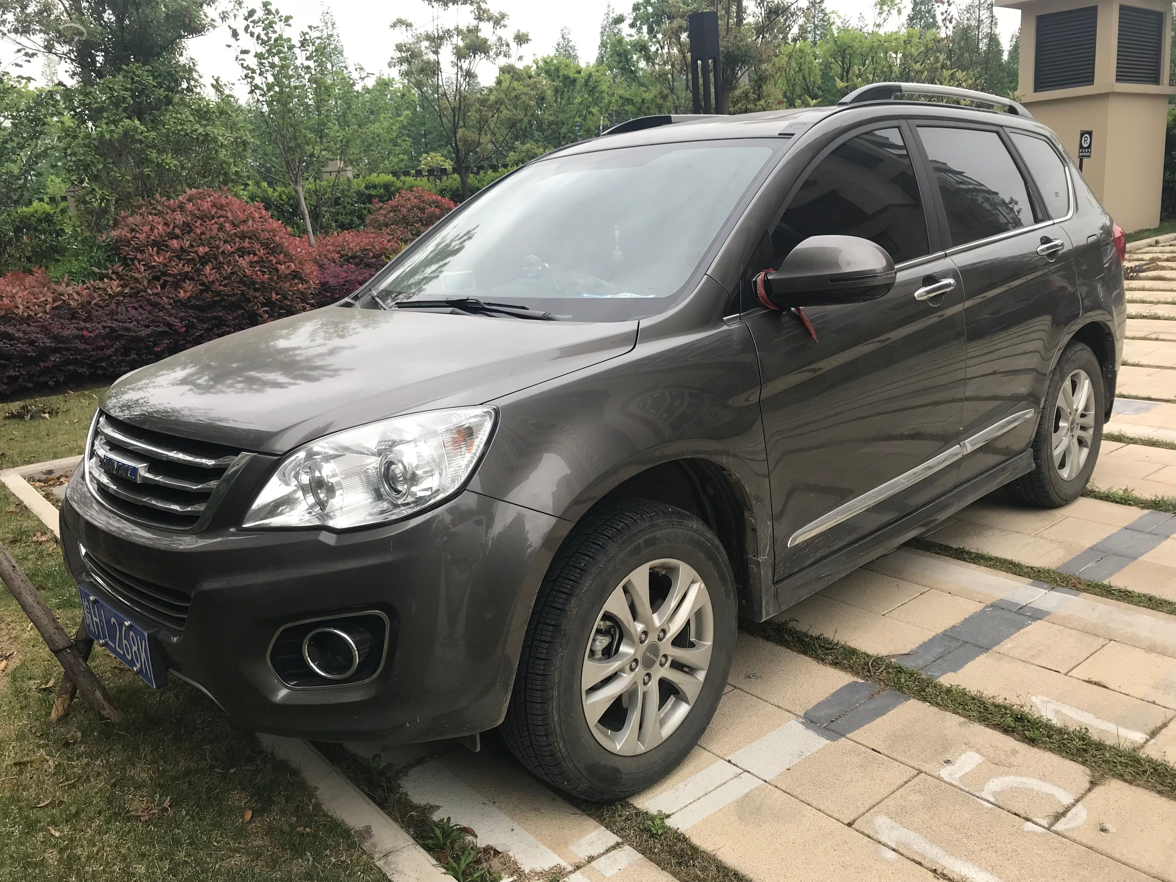 Brown first-generation Haval H6 Blue Label compact SUV, front three-quarter view