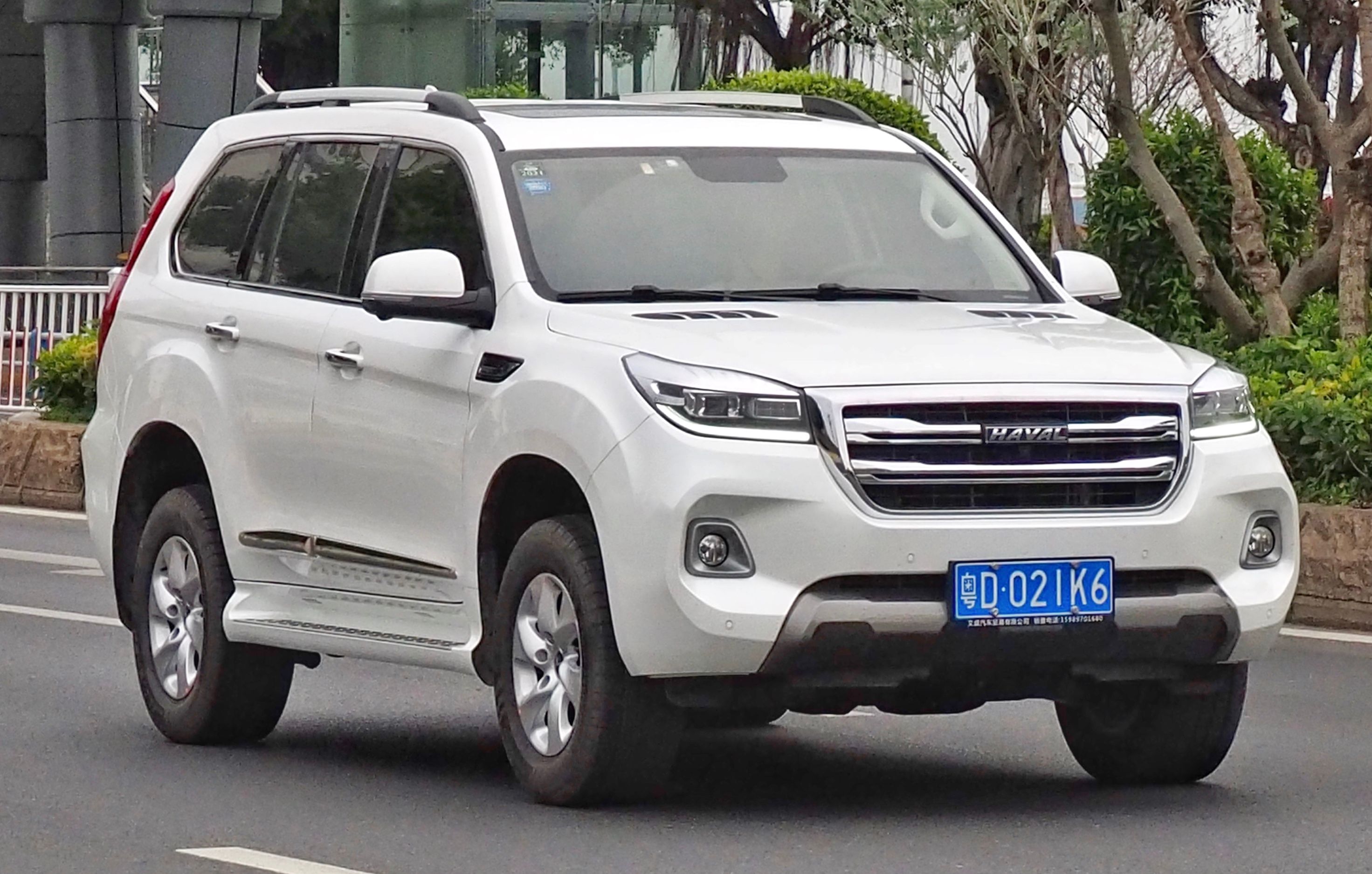 White 2019 Haval H9 facelift full-size SUV, front three-quarter view