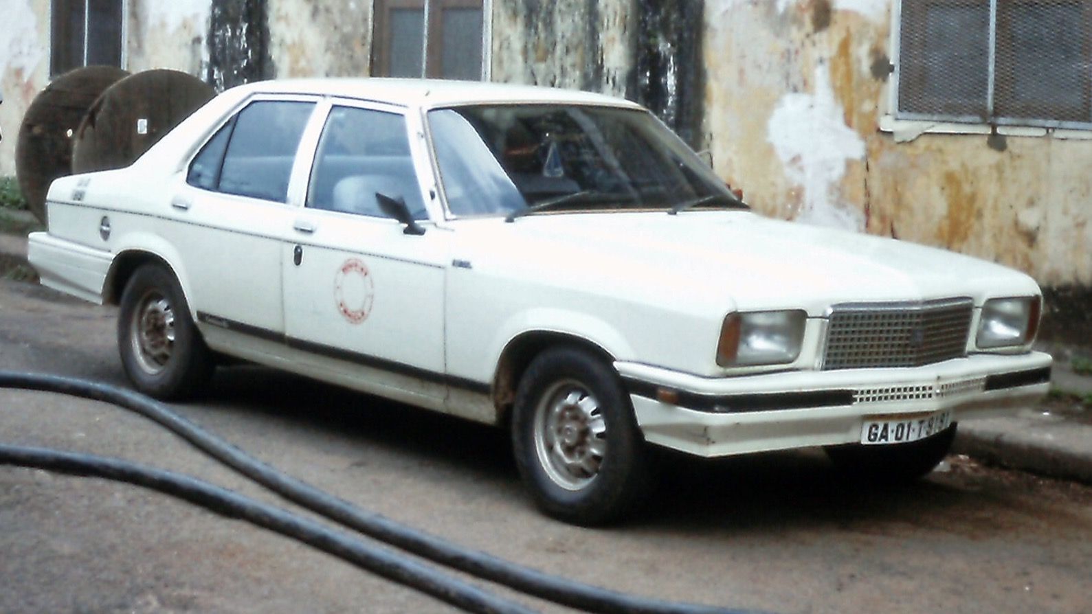 White Hindustan Contessa Classic diesel saloon parked on a street in Goa, India, front three-quarter view