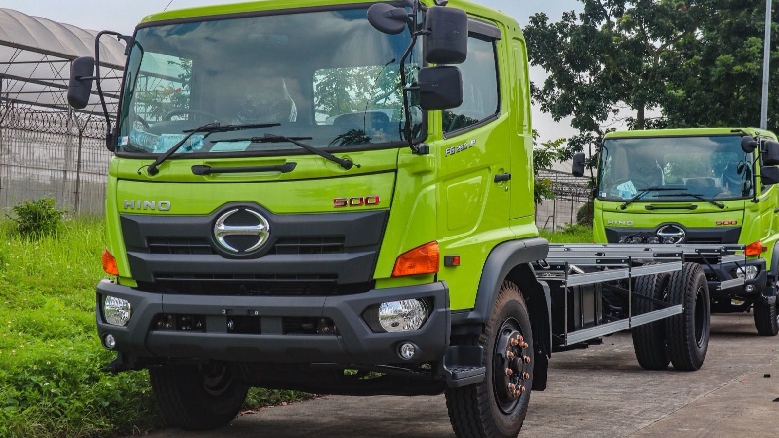 Green Hino 500 Series Ranger FG cab-chassis truck, front three-quarter view