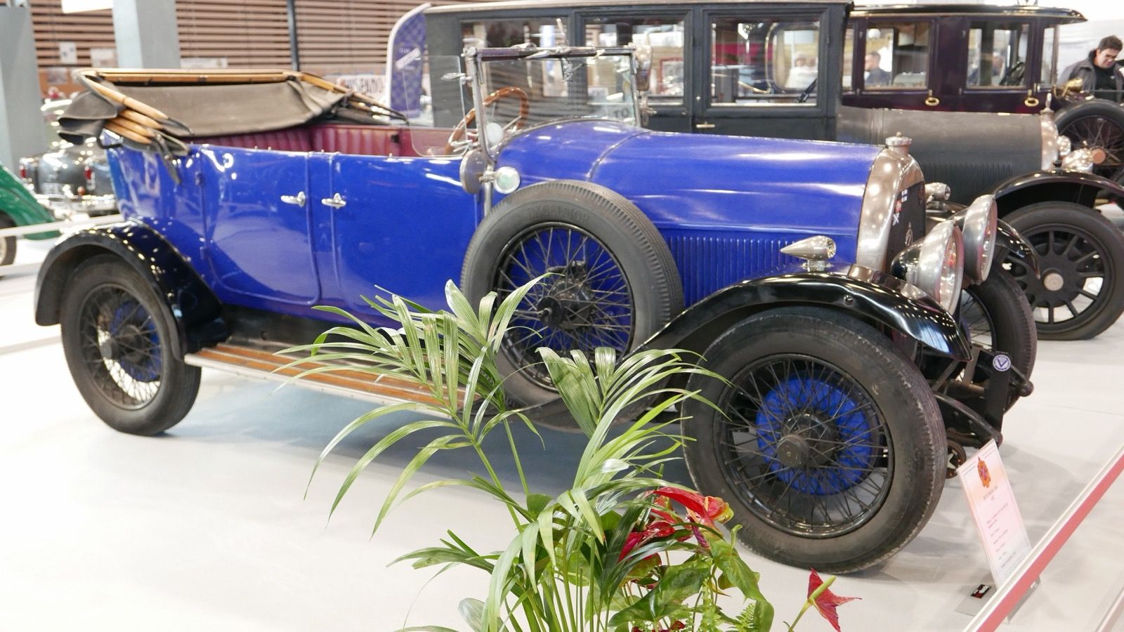 1926 Hotchkiss AM 2 torpédo in blue, front three-quarter view