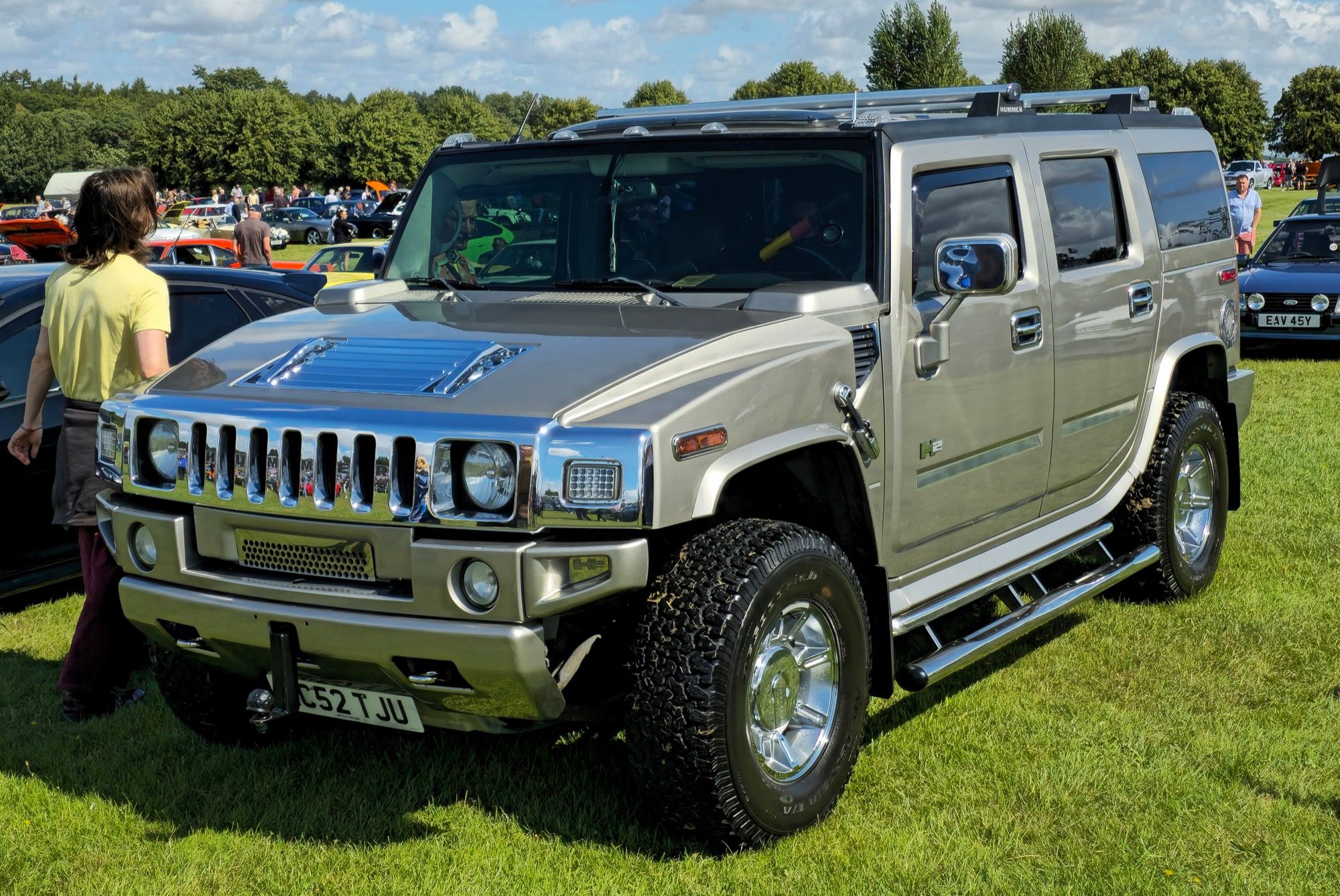 2002 Hummer H2 full-size SUV