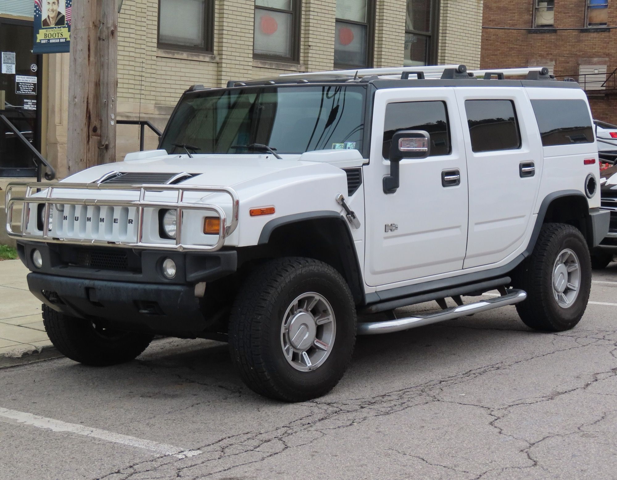 2007 Hummer H2 full-size SUV, front-left view