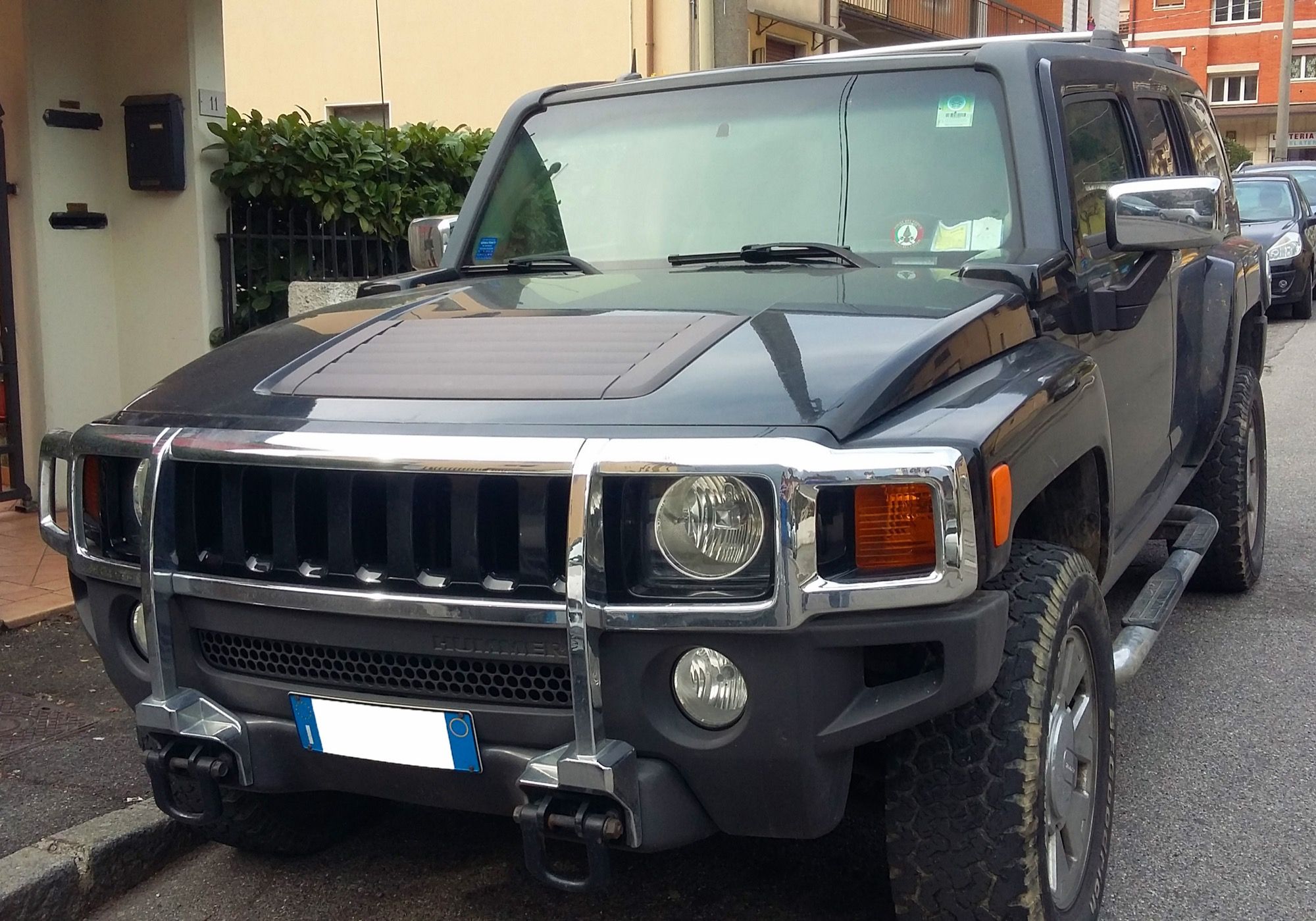 2005 Hummer H3 mid-size SUV