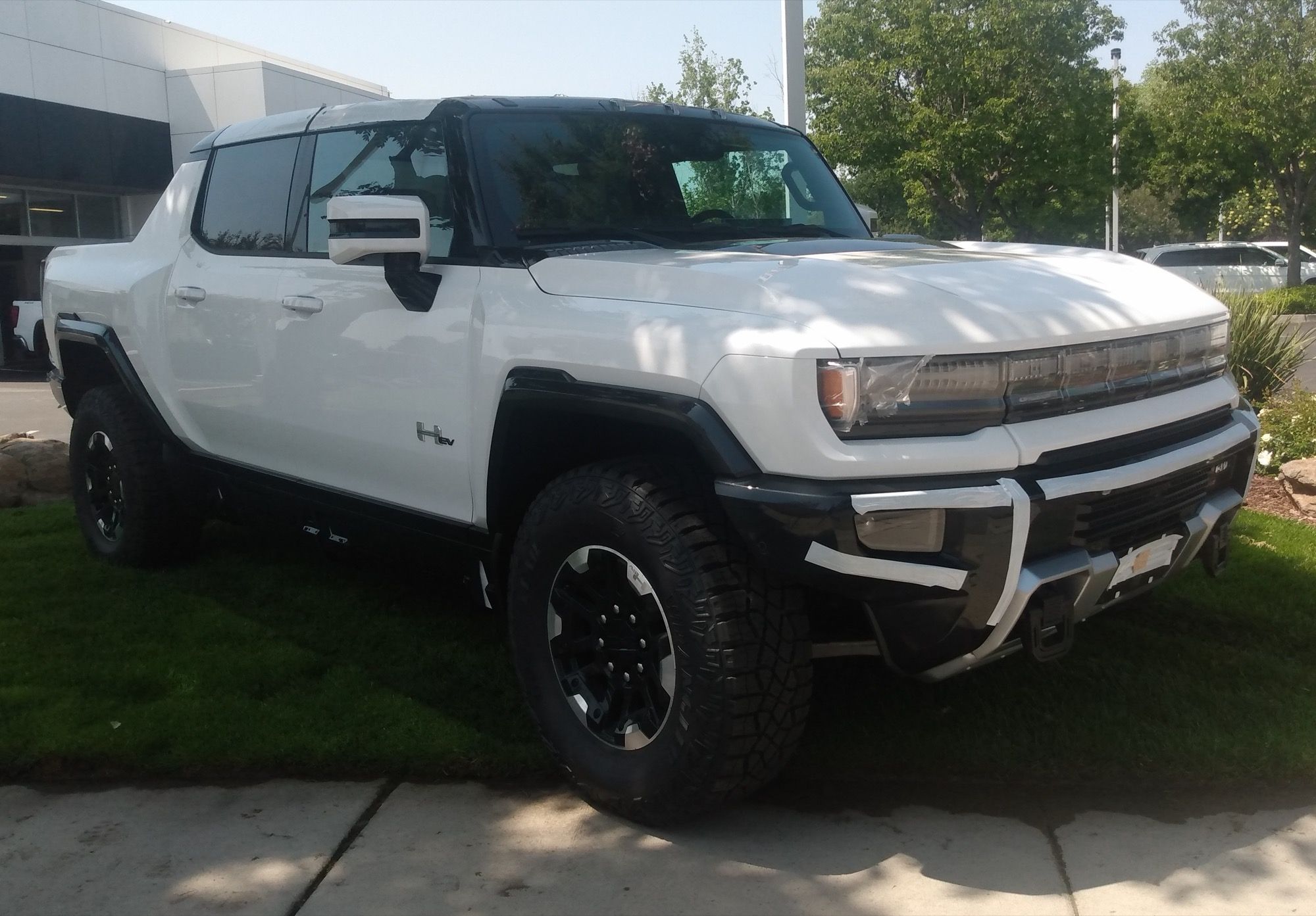 2022 GMC Hummer EV pickup, front view