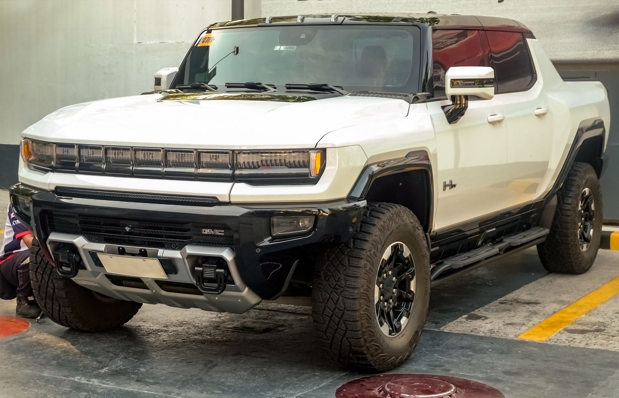 GMC Hummer EV Pickup Edition 1 in Interstellar White
