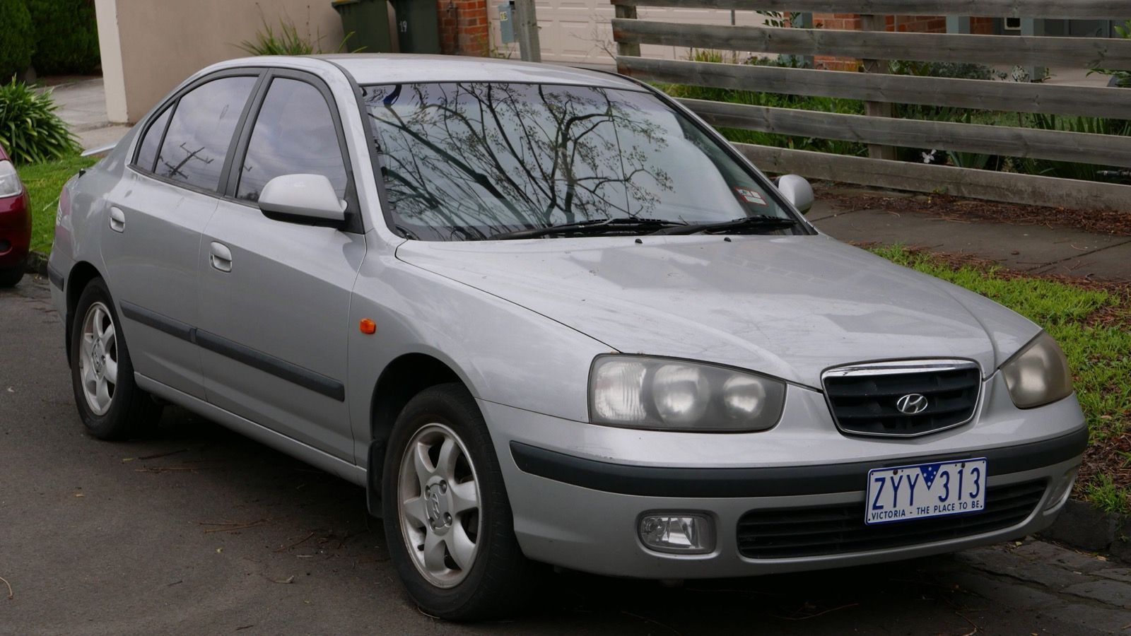 2003 Hyundai Elantra (XD) — GLS sedan, front three-quarter view