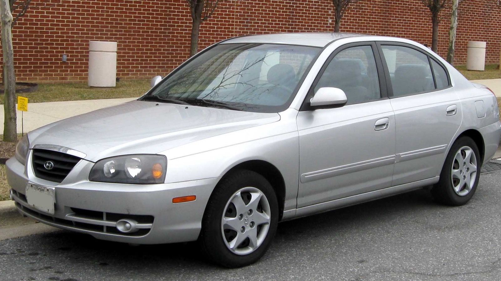 2004 Hyundai Elantra — GLS sedan, front three-quarter view